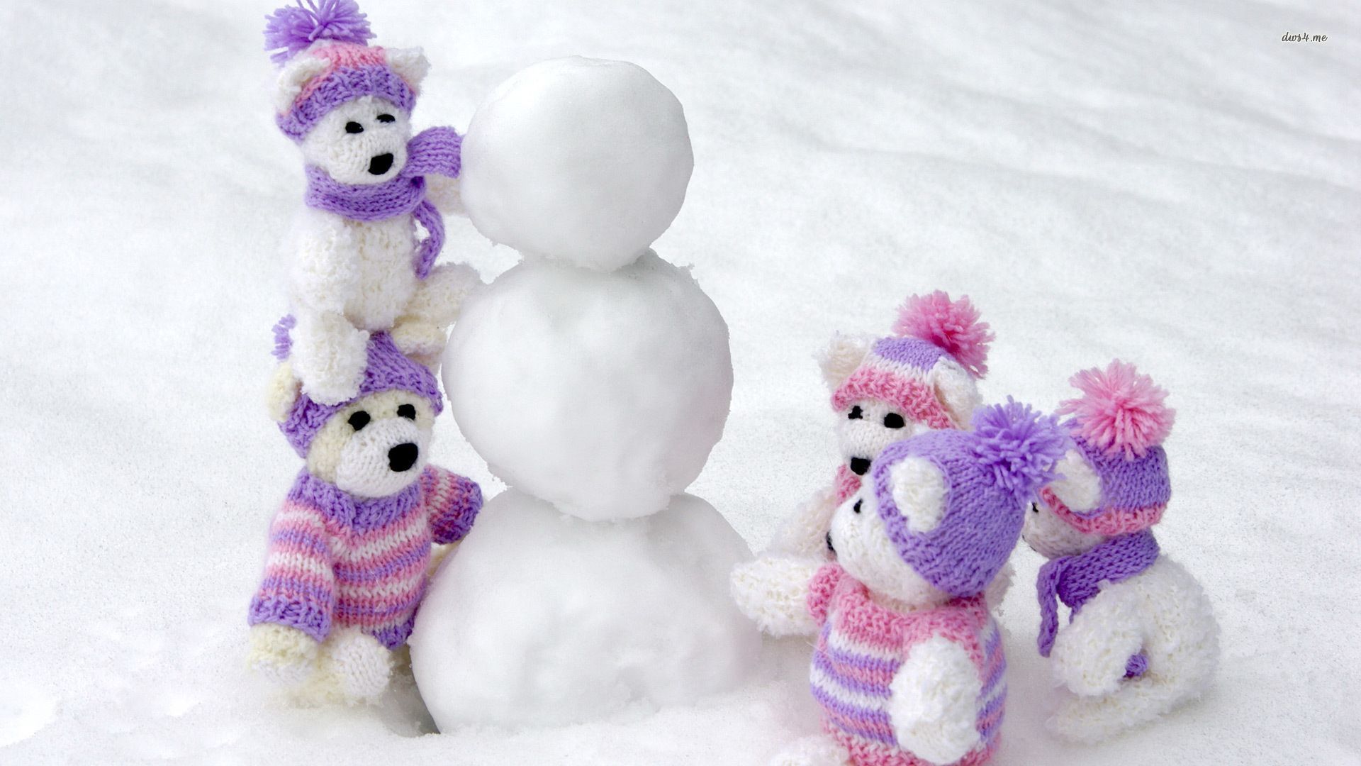 Cute Teddy Bear By The Snowman - Afise Campanii , HD Wallpaper & Backgrounds