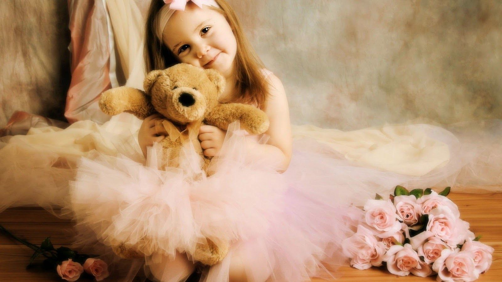 Cute Girl Cute Teddy Bear Wallpaper - Girl With Teddy Quotes , HD Wallpaper & Backgrounds