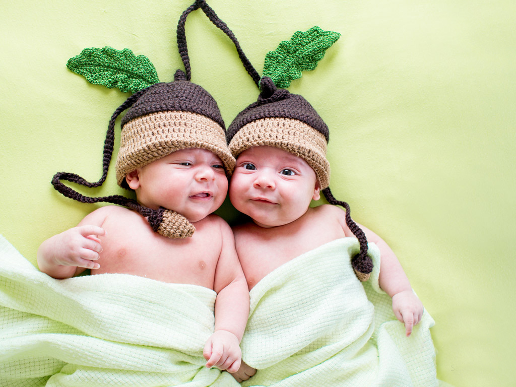 New Born Twins Baby - Baby Twins Wallpaper Hd , HD Wallpaper & Backgrounds