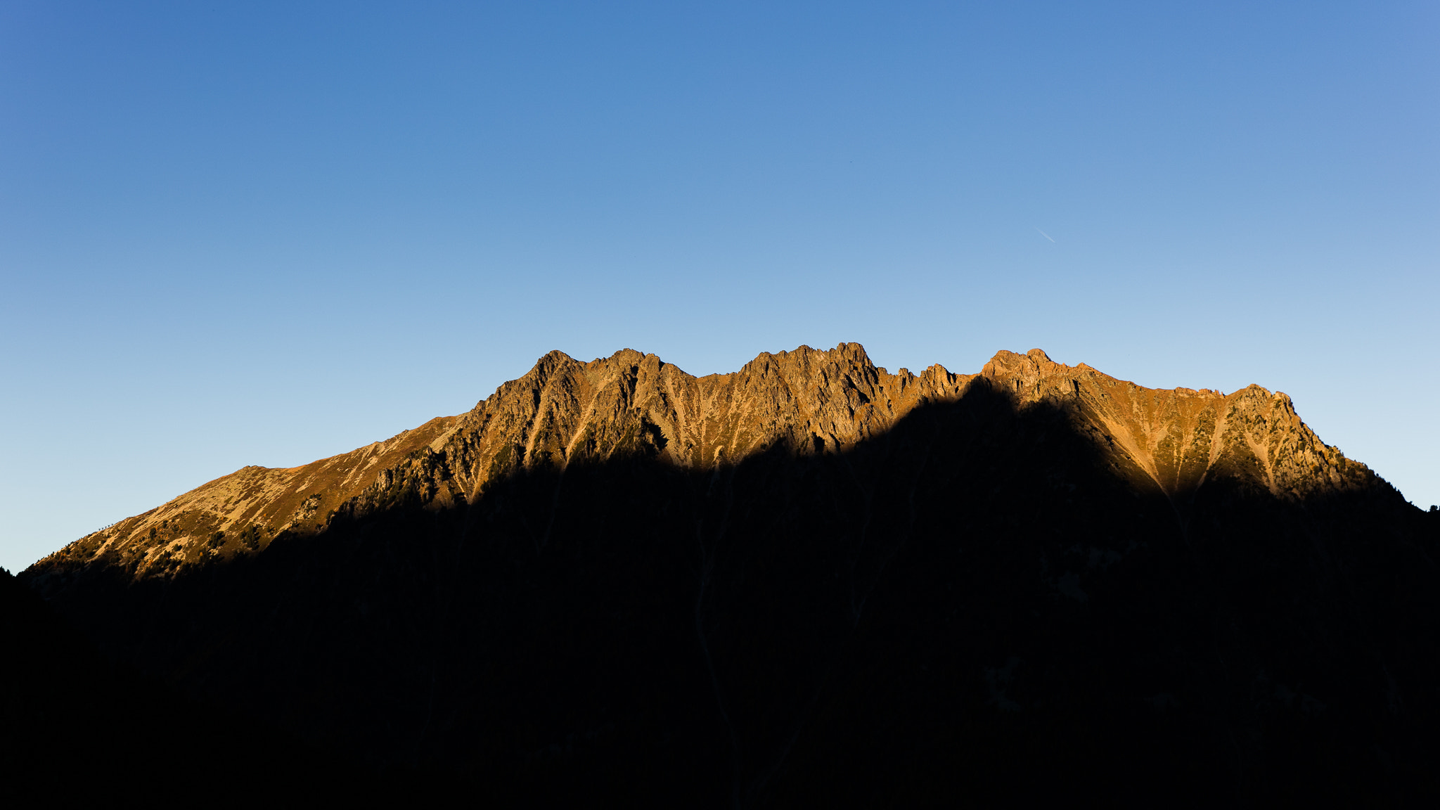 Maã¿ Leyvraz, 500px, Landscape, Dark, Mountains, Blue, - Summit , HD Wallpaper & Backgrounds