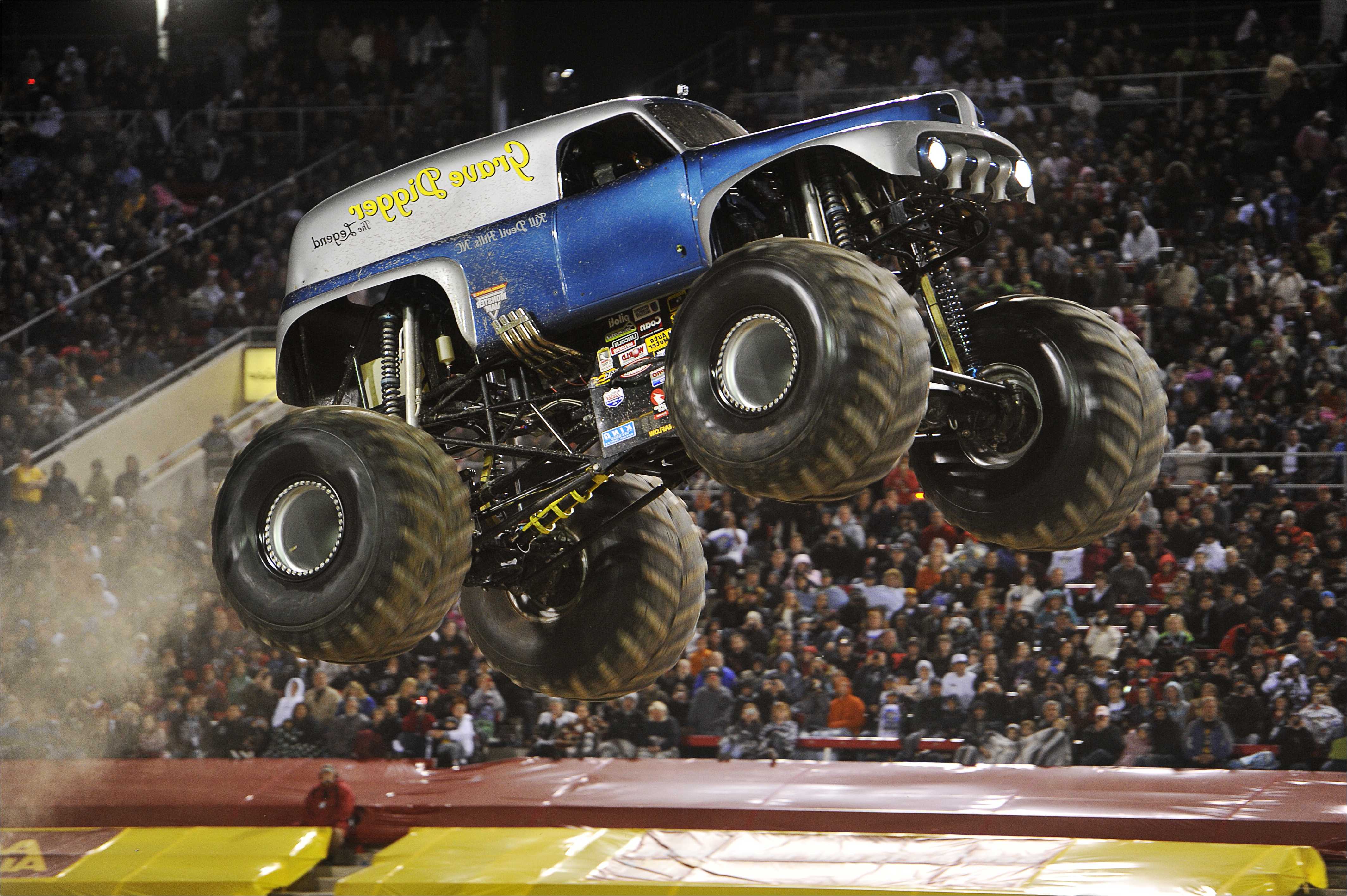 Download In Original Resolution - Monster Truck , HD Wallpaper & Backgrounds