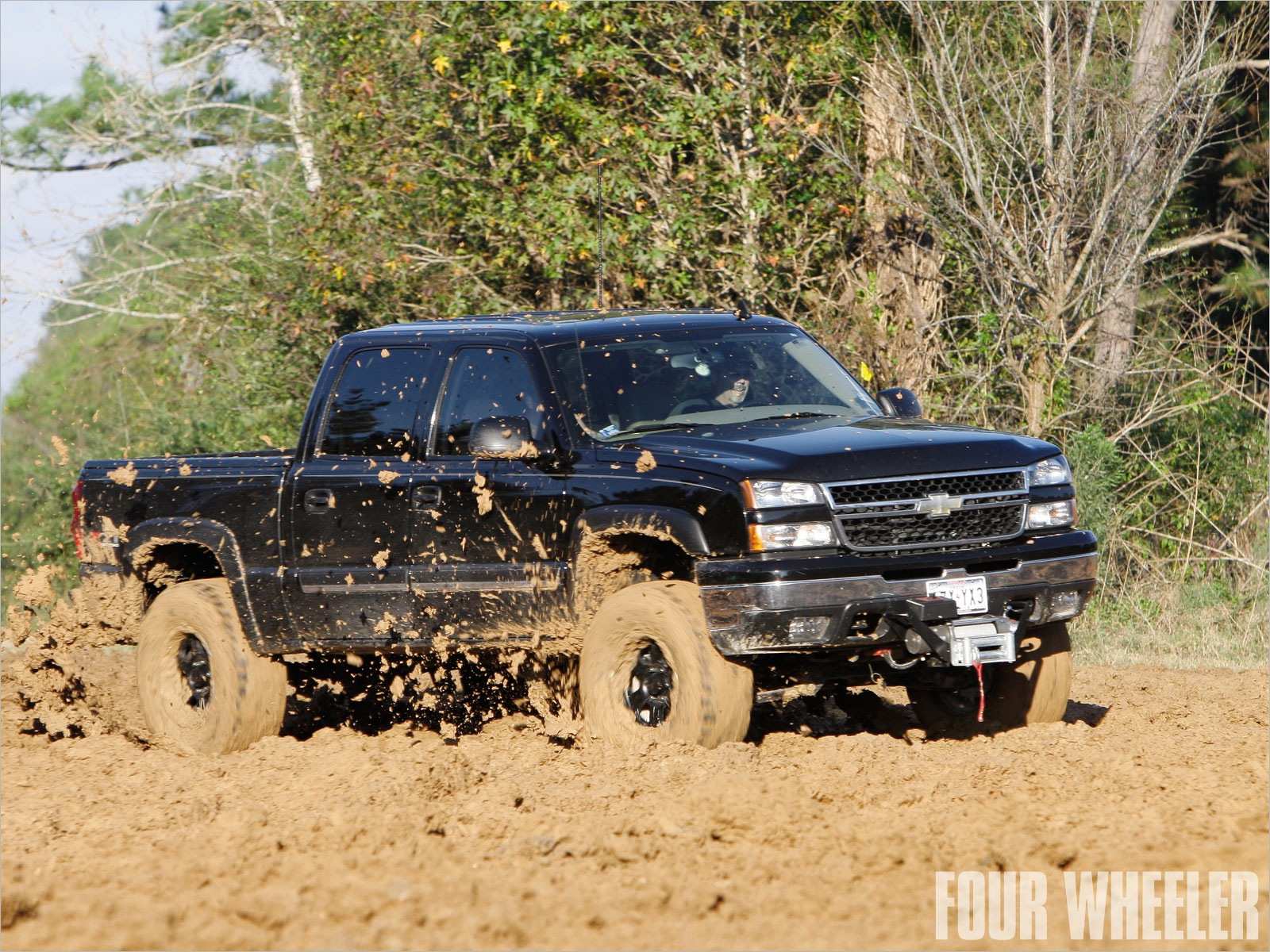 Chevy Trucks In The Mud Fresh Mud Truck Wallpapers - Black Chevy Silverado Mudding , HD Wallpaper & Backgrounds