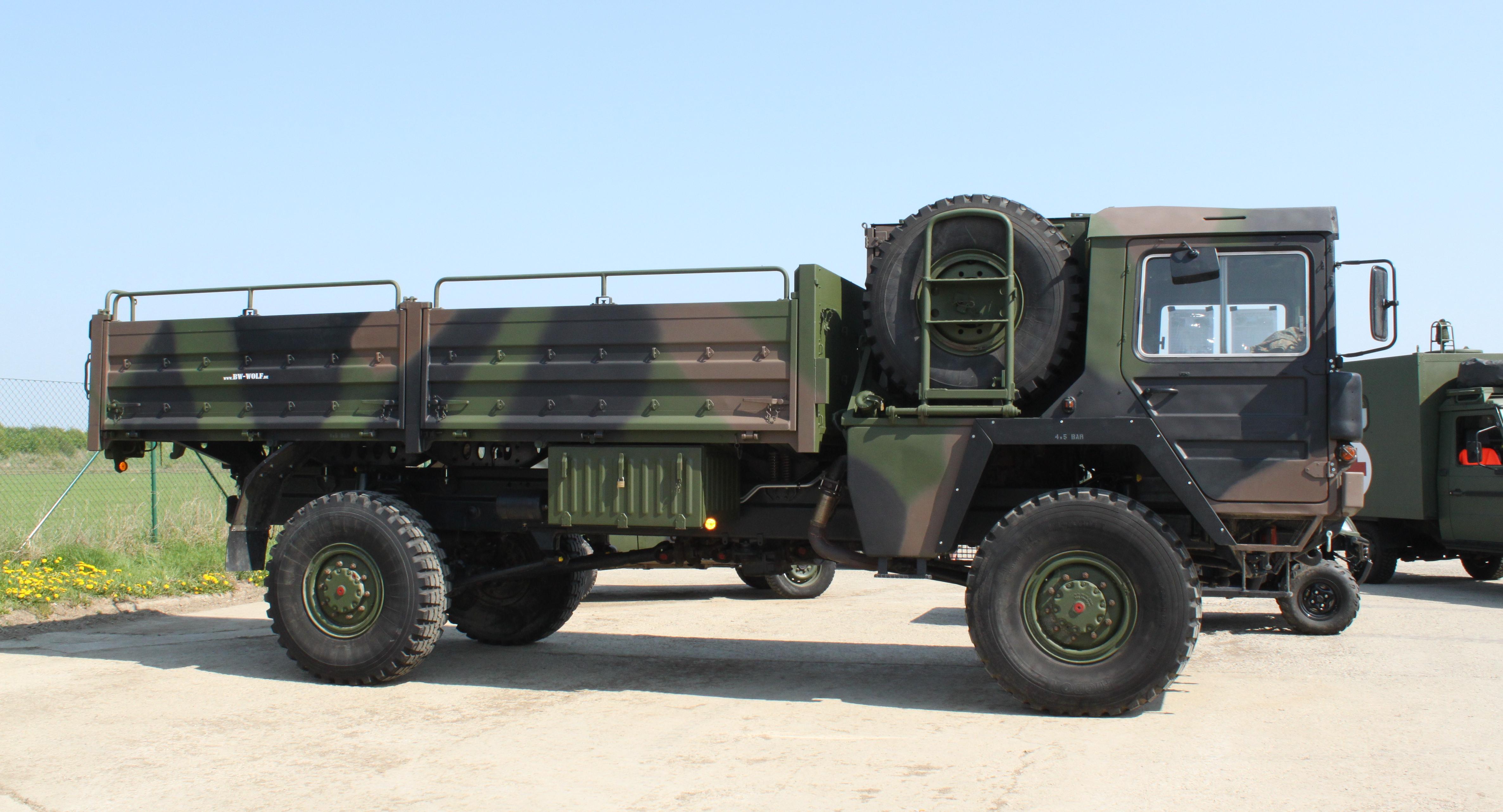 Vehicle 4k Ultra Hd Wallpaper - Man 4x4 Military Trucks , HD Wallpaper & Backgrounds