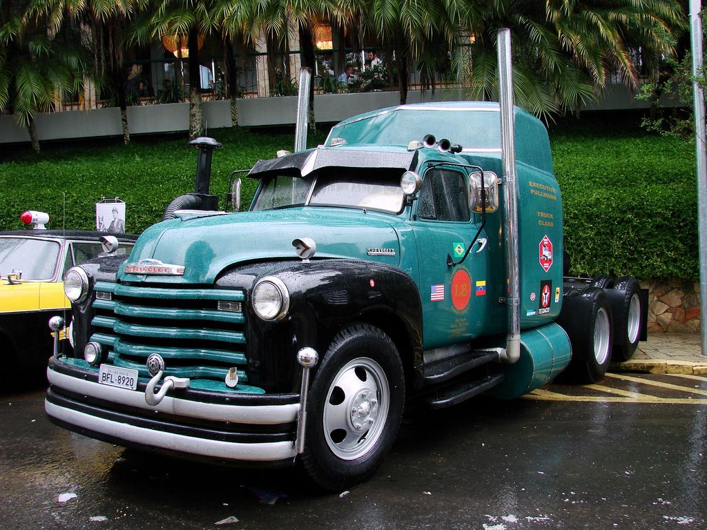 Pic Of Old Trucks - Old Chevy Semi Trucks , HD Wallpaper & Backgrounds