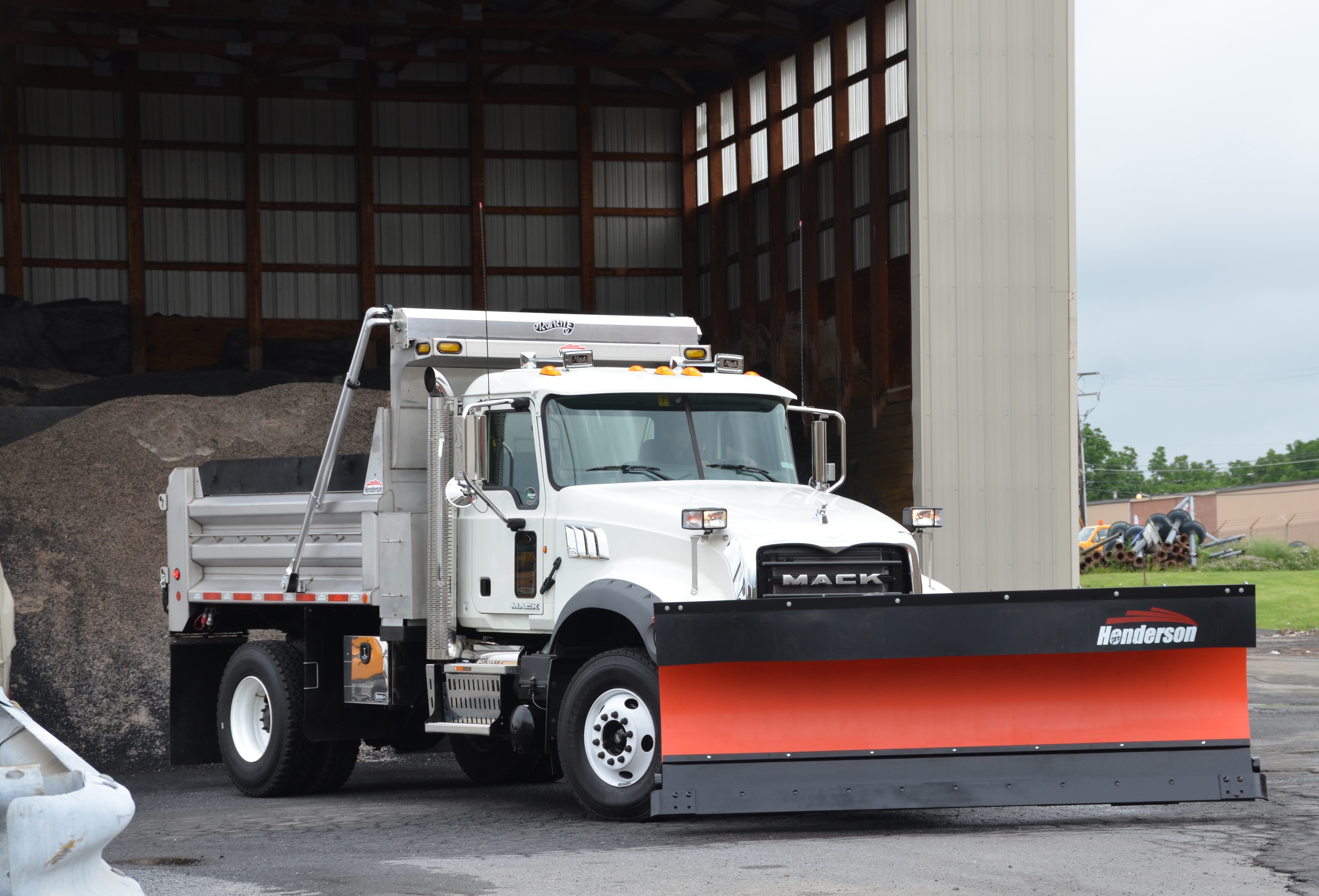 Mack Granite Mhd Wallpaper - Snow Plow Dump Truck Mack , HD Wallpaper & Backgrounds