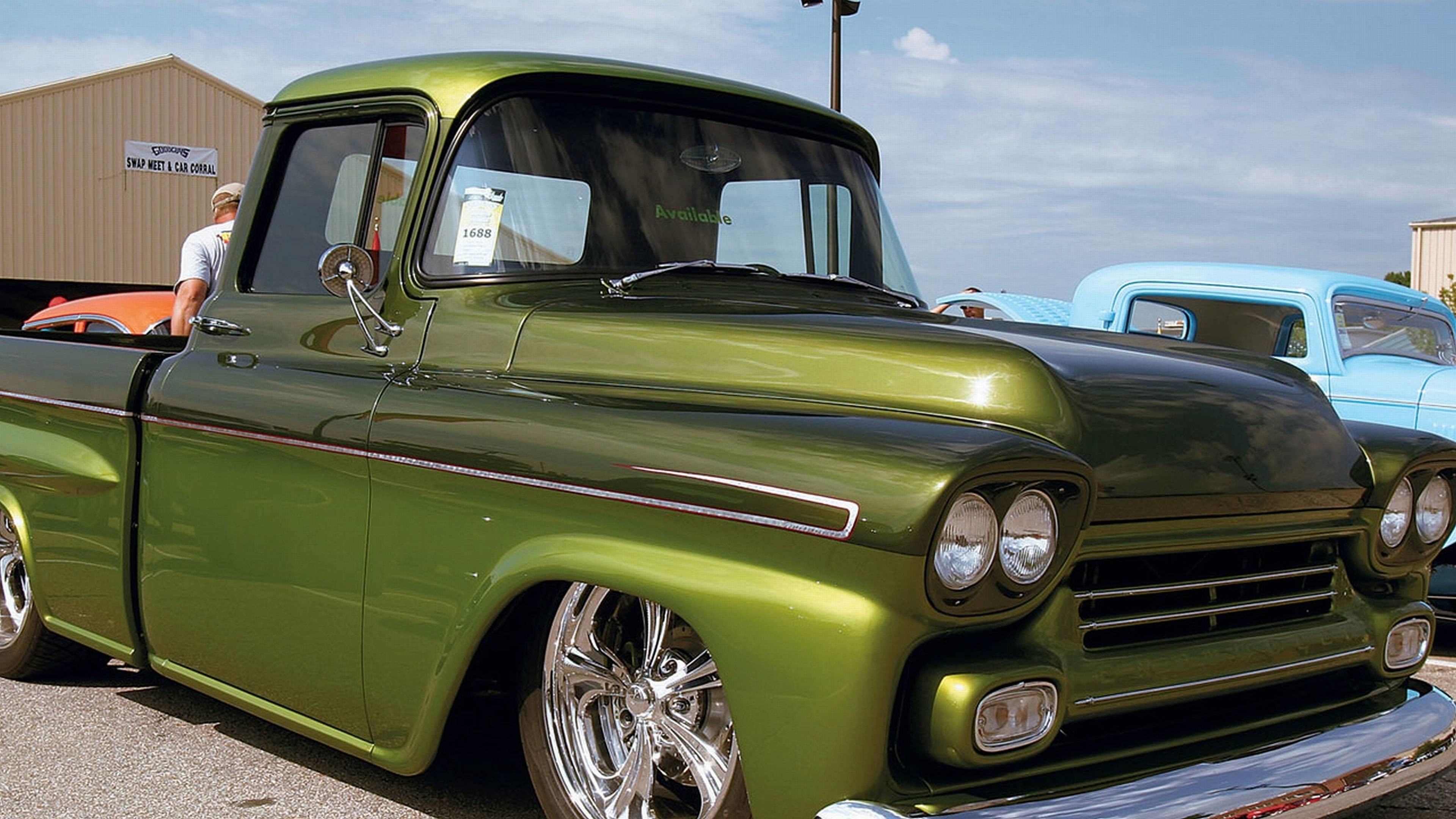 Old Trucks Wallpapers - Lowrider Classic Trucks , HD Wallpaper & Backgrounds