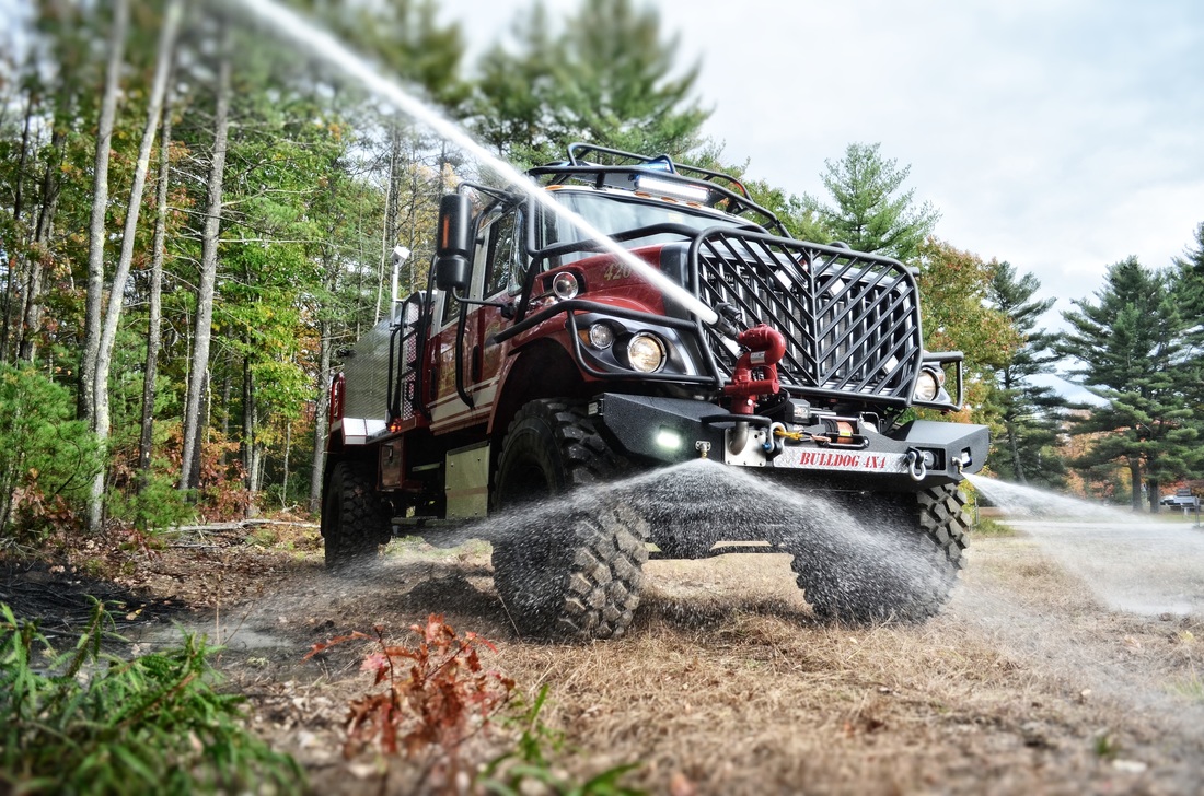 Hawk, Buffalo, Emergency Equipment, Extreme Terrain - Bulldog Extreme 4x4 Fire Truck , HD Wallpaper & Backgrounds