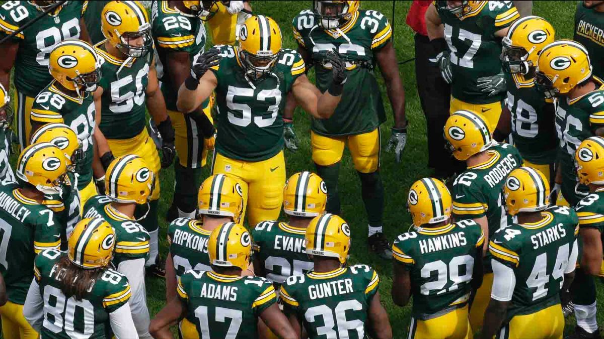 See A Gallery Of Nfl Action Images From The Green Bay - Huddle , HD Wallpaper & Backgrounds
