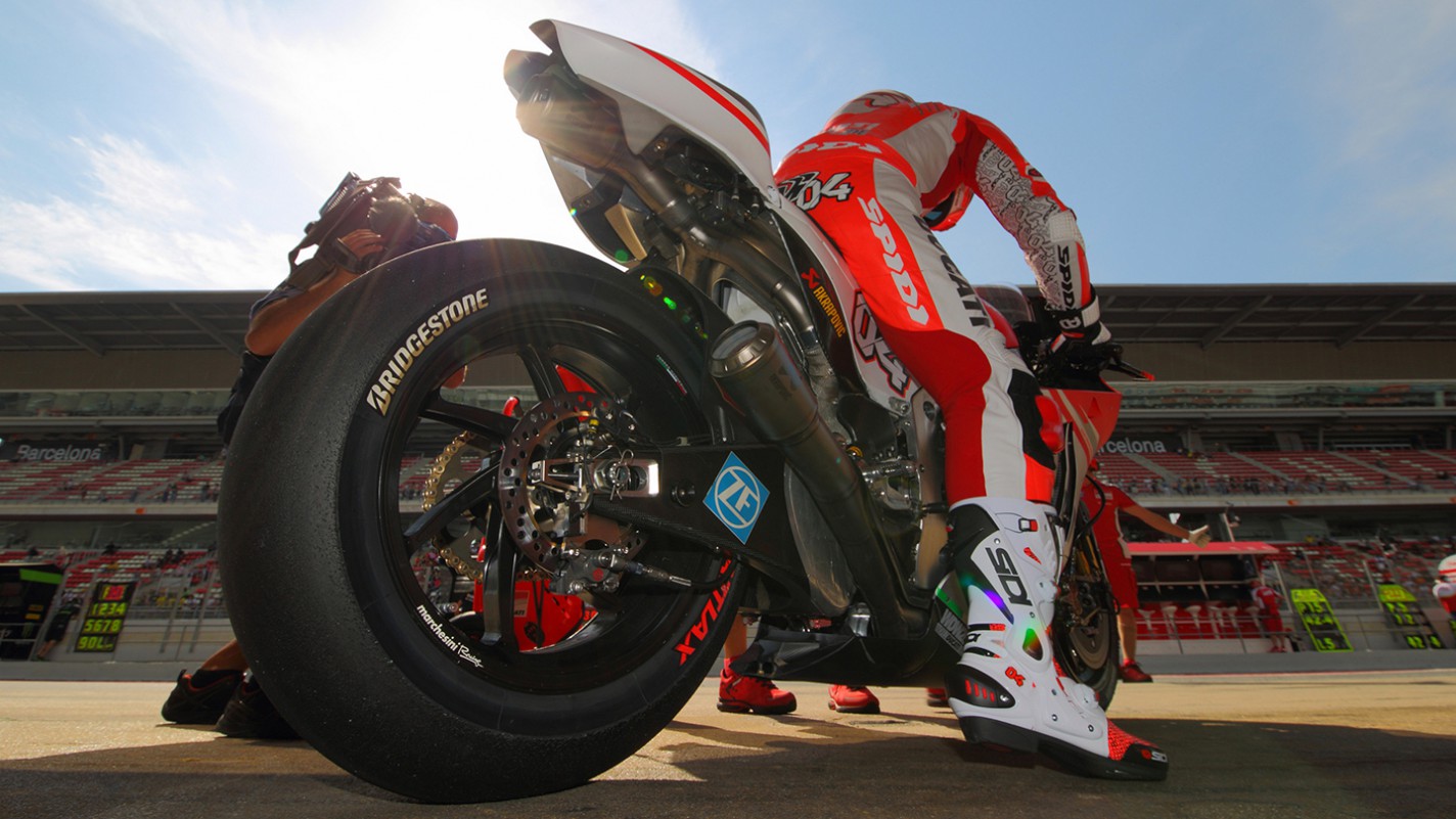 Ducati Andrea Dovizioso Motogp Photograp - Slick Motogp , HD Wallpaper & Backgrounds