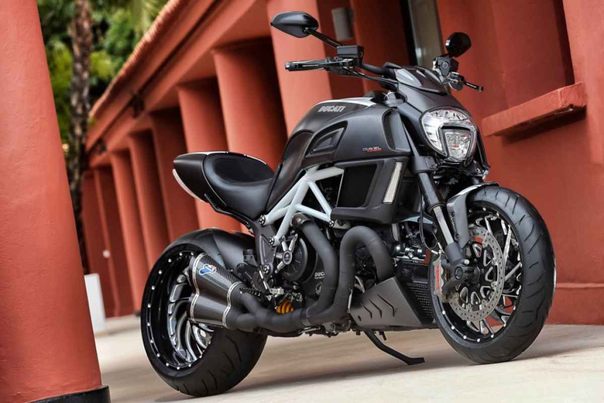 Ducati Diavel Exhaust Wallpaper - Ducati Bike In Mumbai , HD Wallpaper & Backgrounds