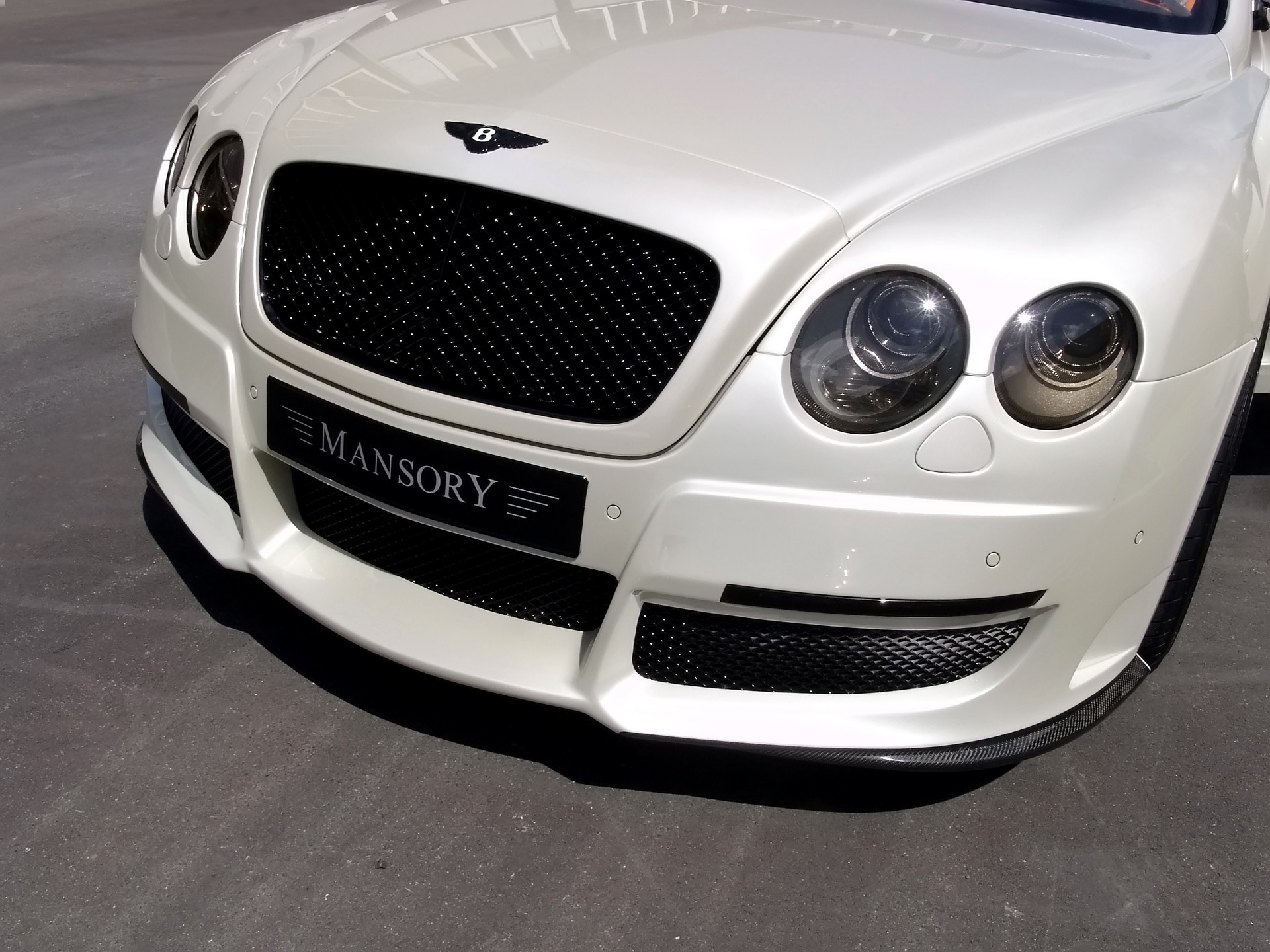Le Mansory Bentley Continental Gt Wallpaper Bentley - White Carbon Car Wrap , HD Wallpaper & Backgrounds
