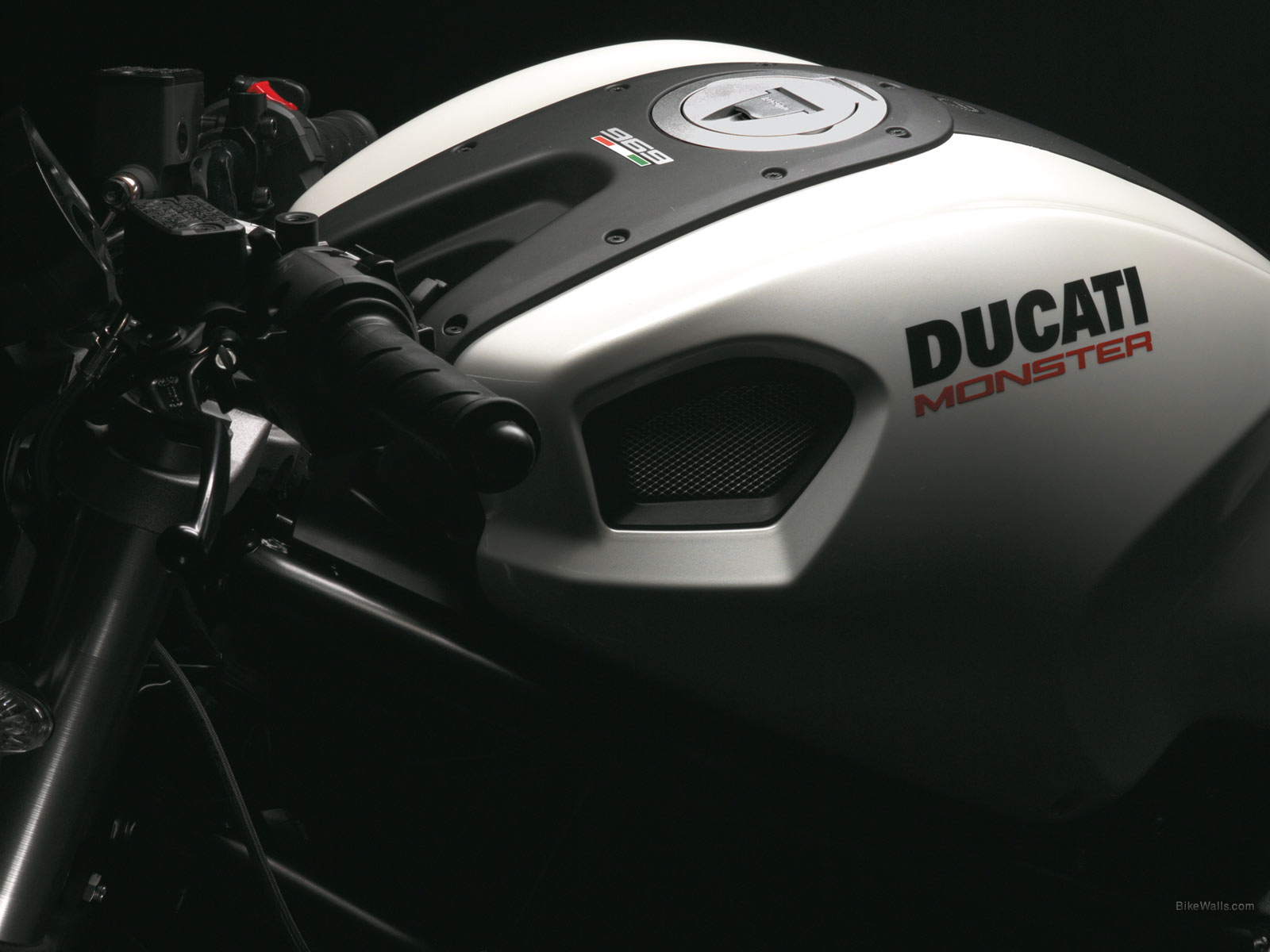 Ducati Monster Wallpaper Hd - Ducati Monster , HD Wallpaper & Backgrounds
