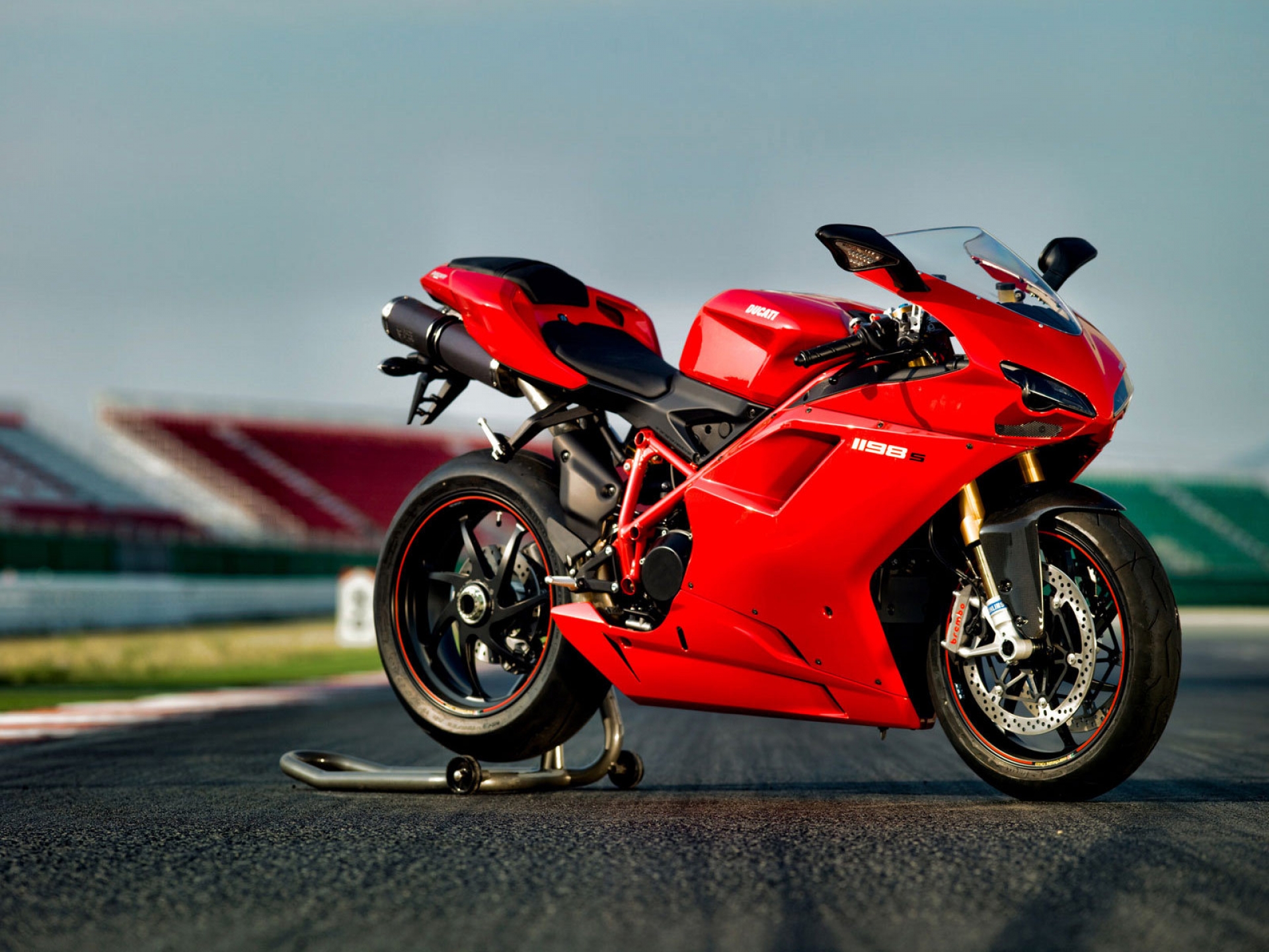 Red Ducati Motorcycle Picture Wallpaper - 1198 Ducati , HD Wallpaper & Backgrounds