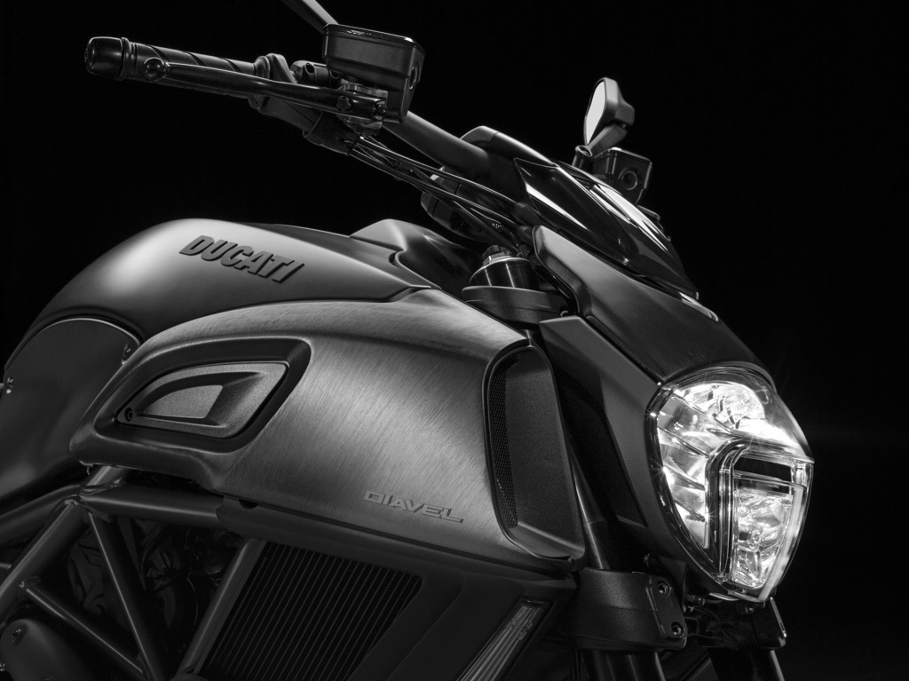 2015 Ducati Diavel Wallpaper Background - Ducati Diavel Up Close , HD Wallpaper & Backgrounds