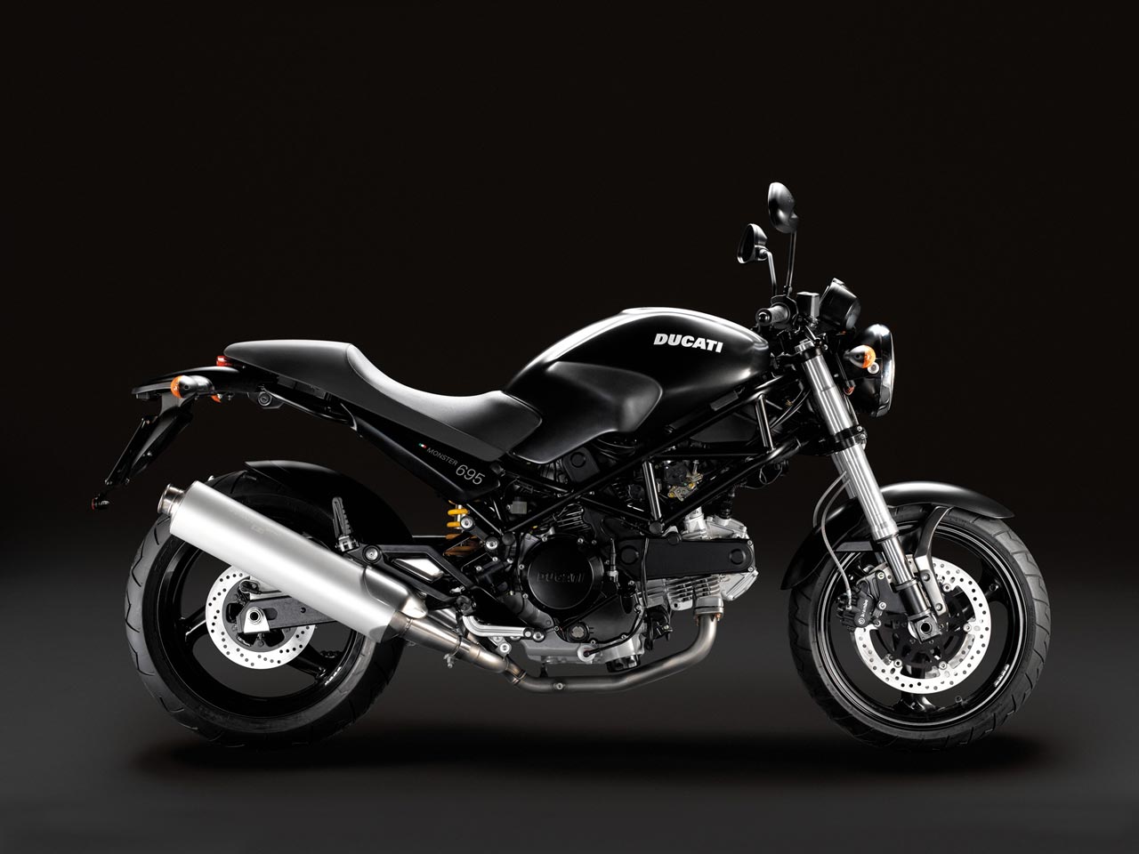 Black Ducati Monster Wallpaper Pc - 2007 Ducati Monster 695 Black , HD Wallpaper & Backgrounds