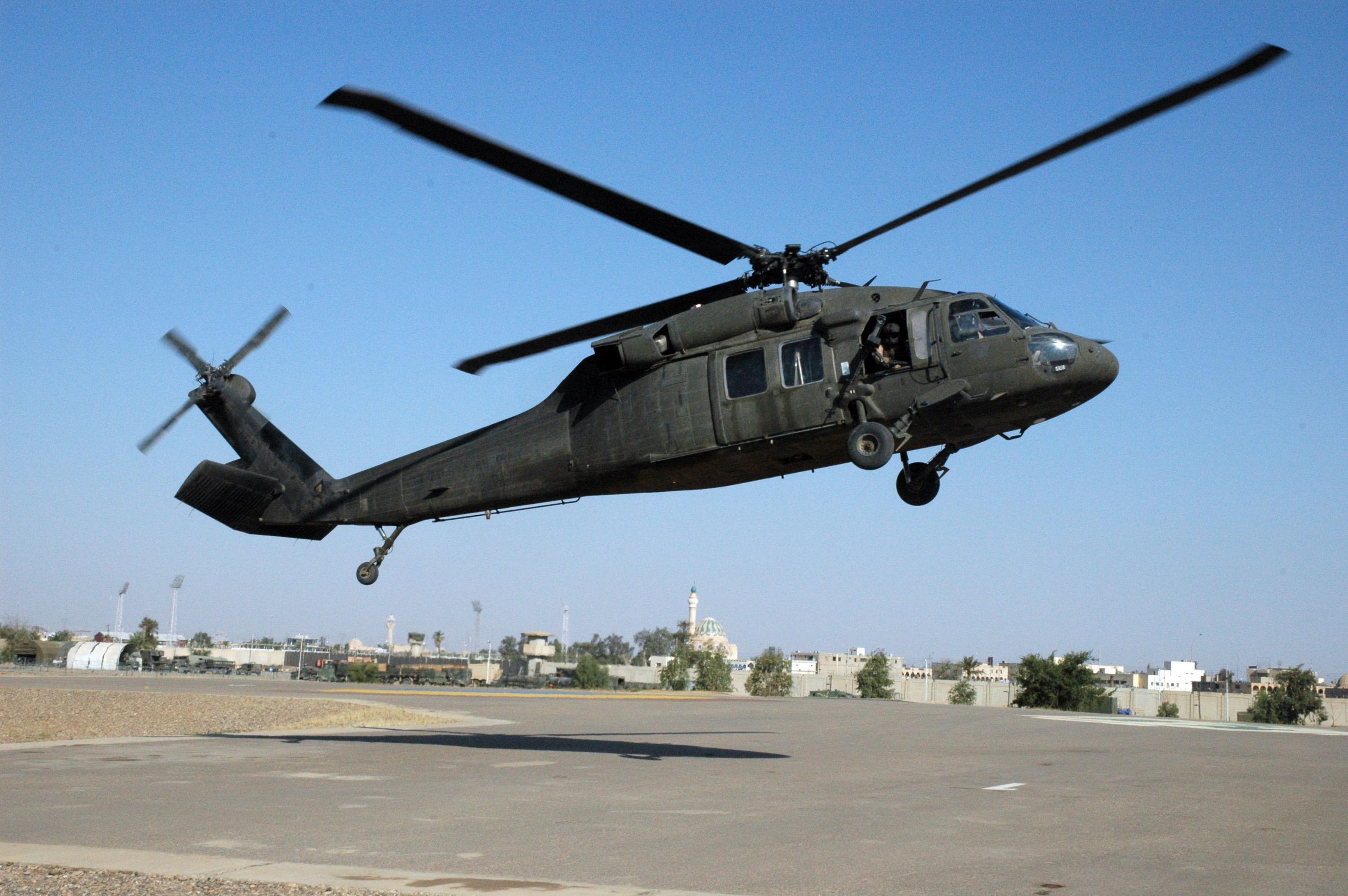 Sikorsky Uh-60 Black Hawk Wallpaper - Uh 60 Black Hawk , HD Wallpaper & Backgrounds