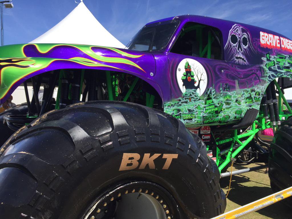 Monster Jamverified Account - Purple Monster Jam Grave Digger , HD Wallpaper & Backgrounds