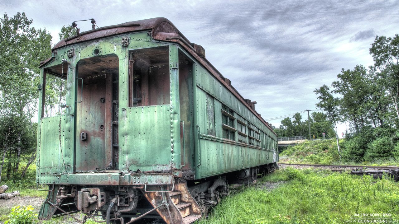 Green - Abandoned Railroad Equipment , HD Wallpaper & Backgrounds