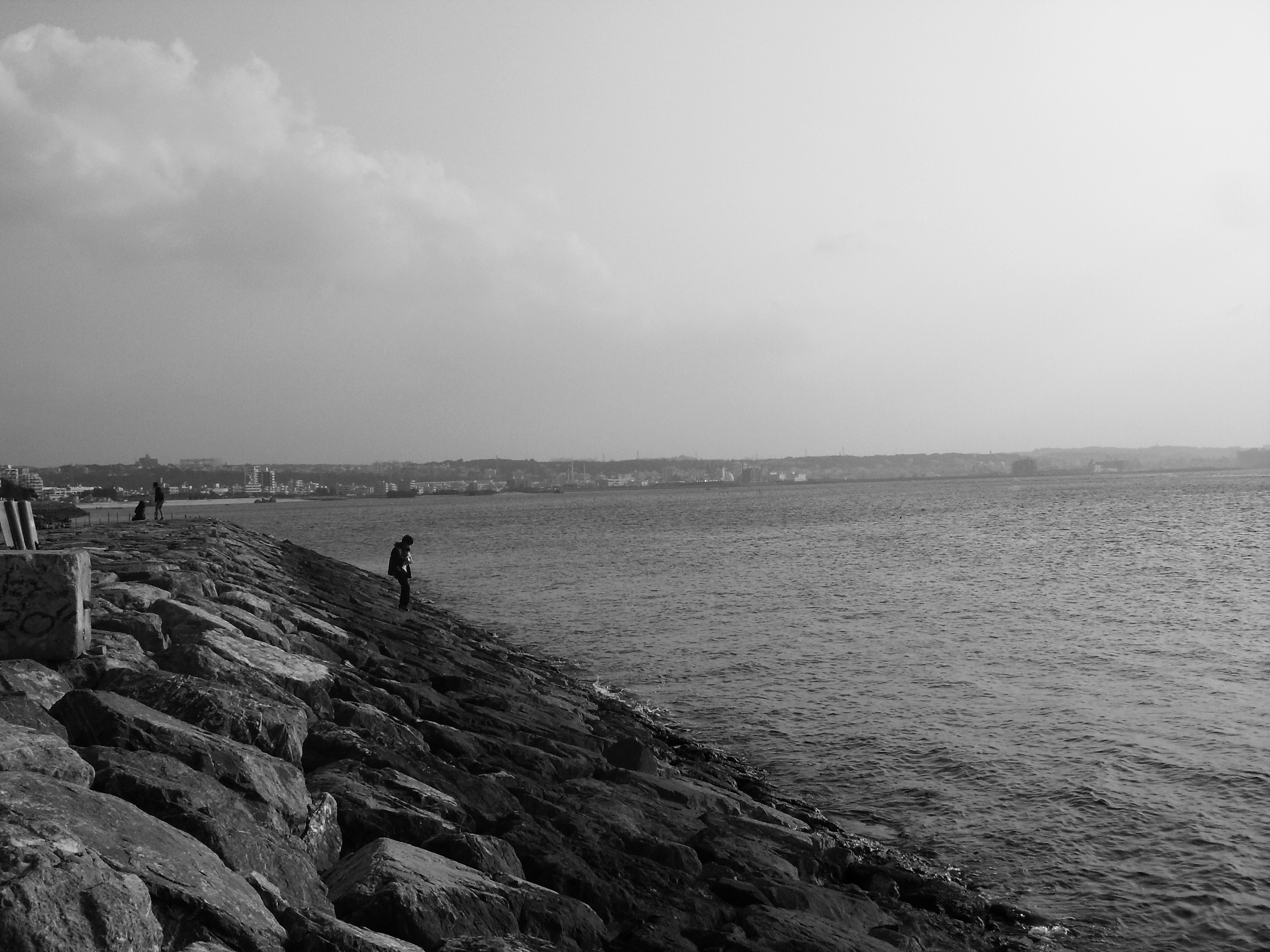 Okinawa Sunset Peaceful Rocks Beach Hd Iphone Wallpaper - Monochrome , HD Wallpaper & Backgrounds