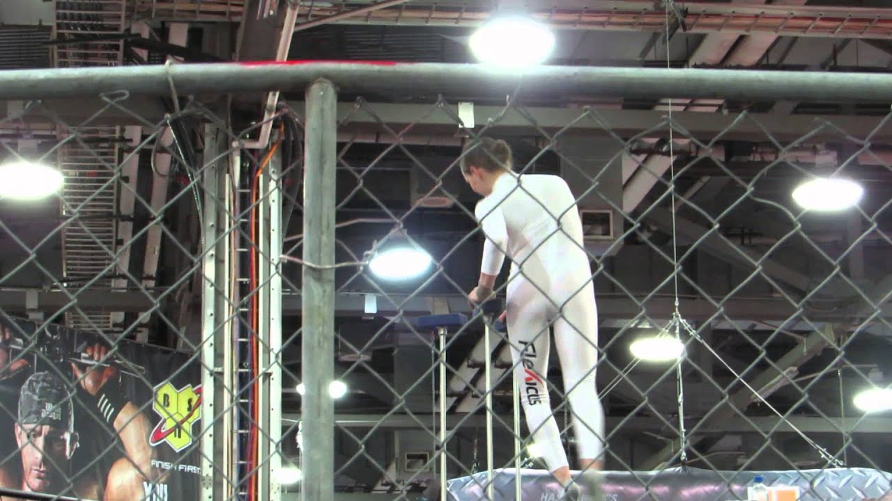 Mobility Lessons Next To The Animal Pak Cage - Performance , HD Wallpaper & Backgrounds