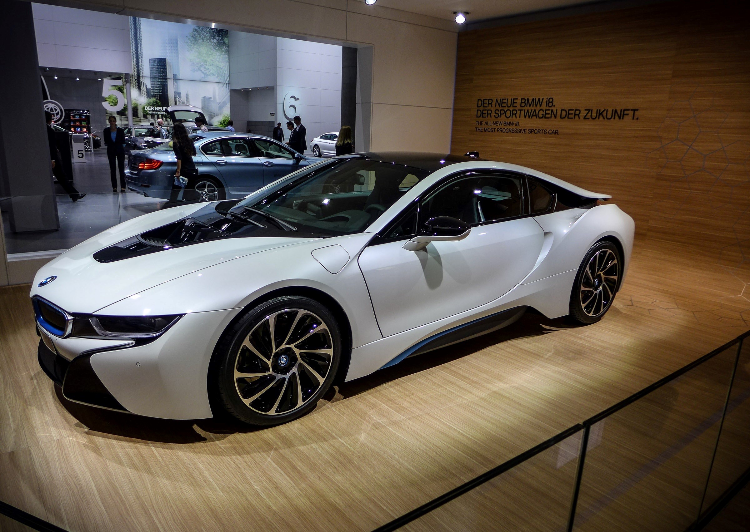 Super New 2013 Crystal White Bmw I8 Luxury Two Seater - Bmw 2 Seater Car , HD Wallpaper & Backgrounds