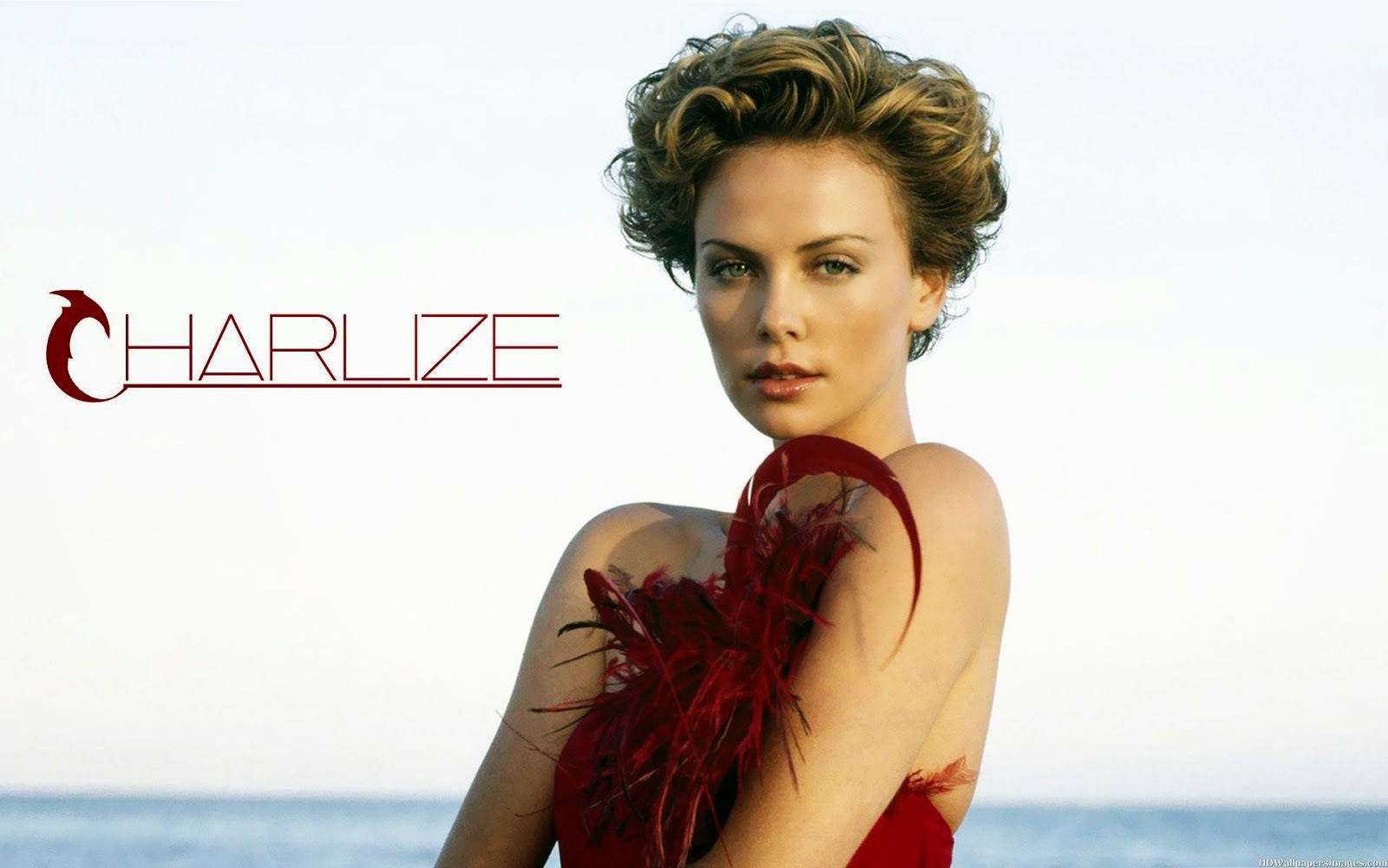She Is Very Beautiful And Smart Actress,this Actress - Charlize Theron With Red Hair , HD Wallpaper & Backgrounds