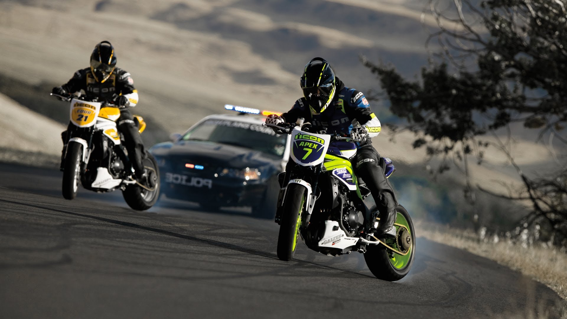 Desktop Bike Stunt Images Wallpaper - Motorcycle Vs Car Drift Battle 2 , HD Wallpaper & Backgrounds
