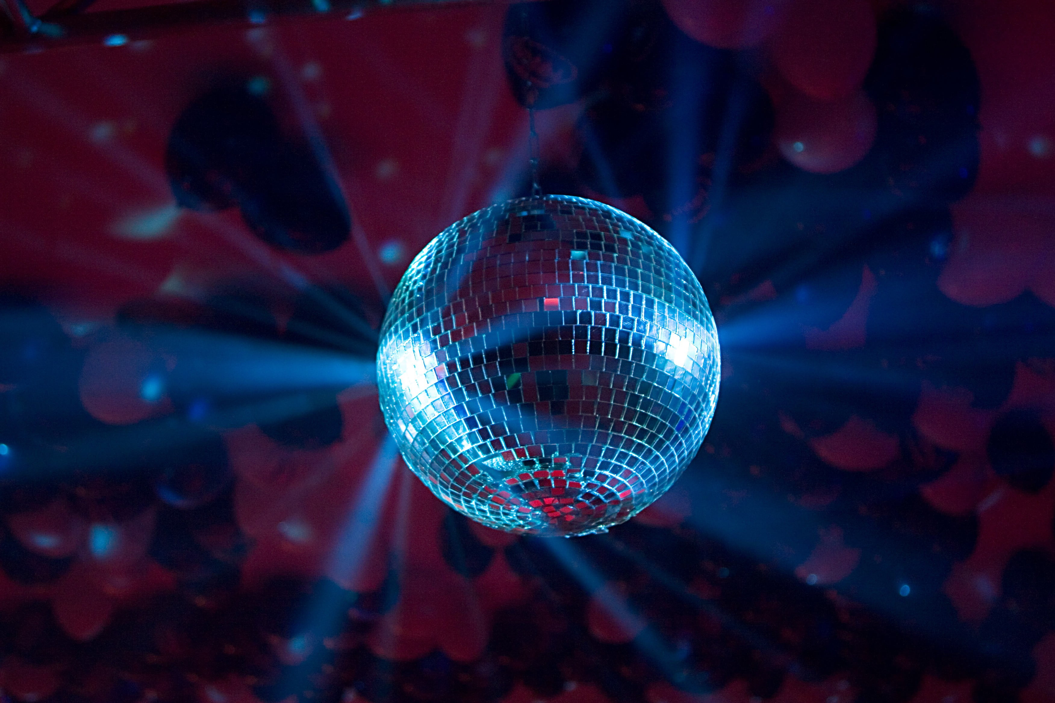 Silver Disco Ball, Disco Balls, Balls Hd Wallpaper - Mirror Ball Dance Floor , HD Wallpaper & Backgrounds