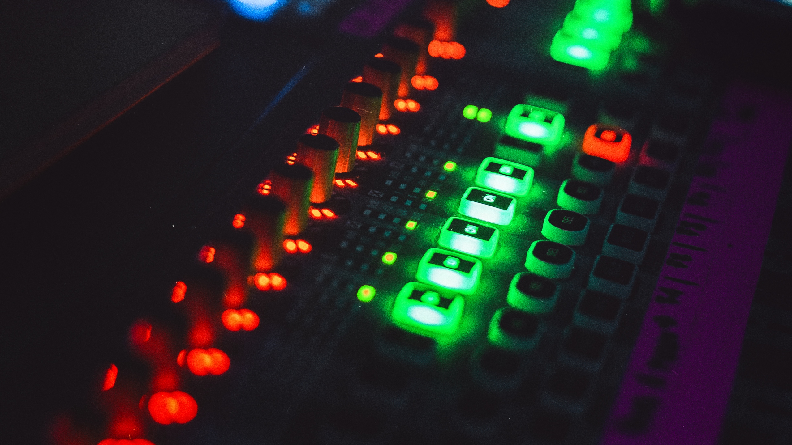 Wallpaper Mixing Console, Backlight, Dj, Electronic - Fondos De Pantalla Hd 4k Djs , HD Wallpaper & Backgrounds