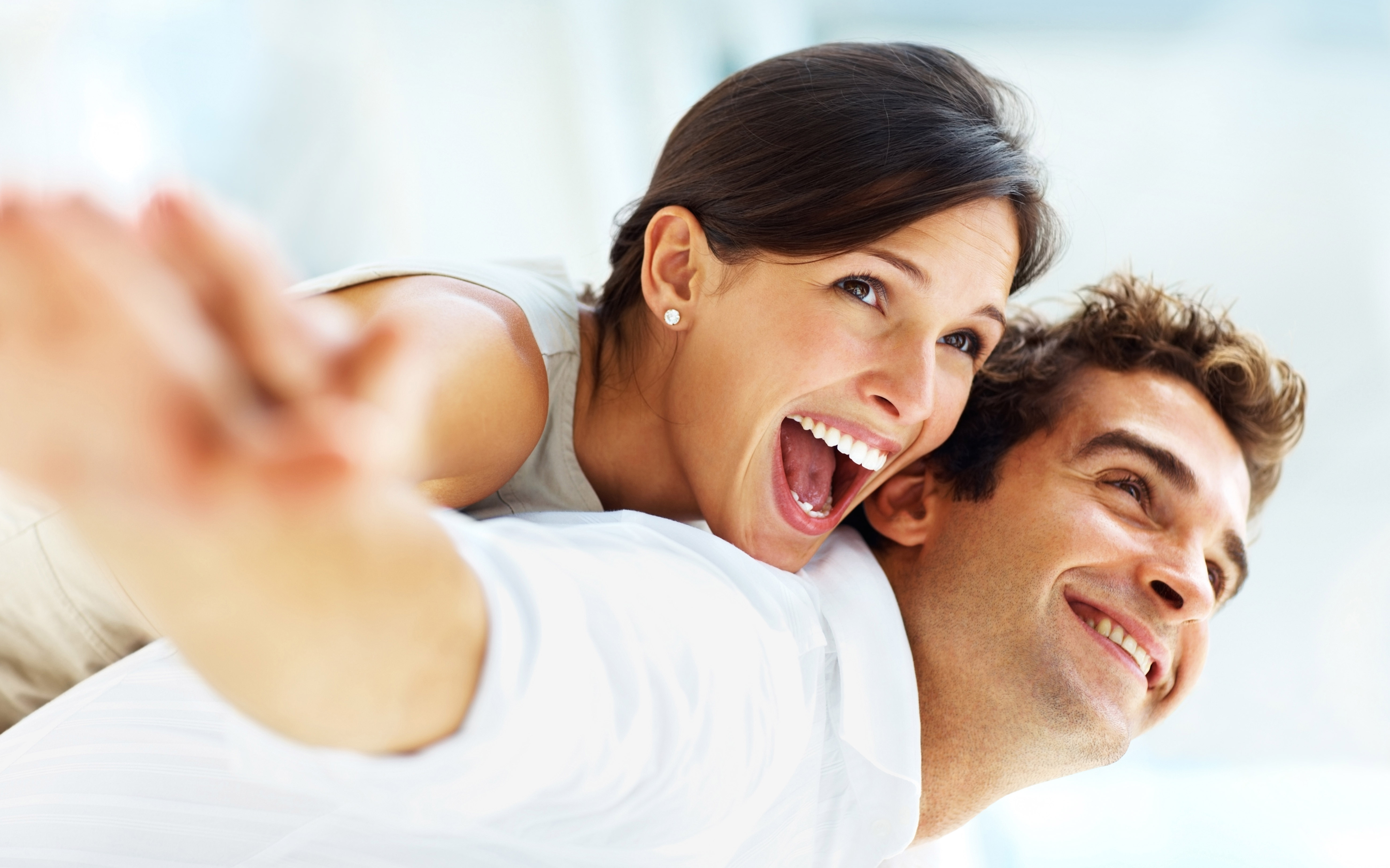 Download Original Resolution - Romantic Couple Smile , HD Wallpaper & Backgrounds