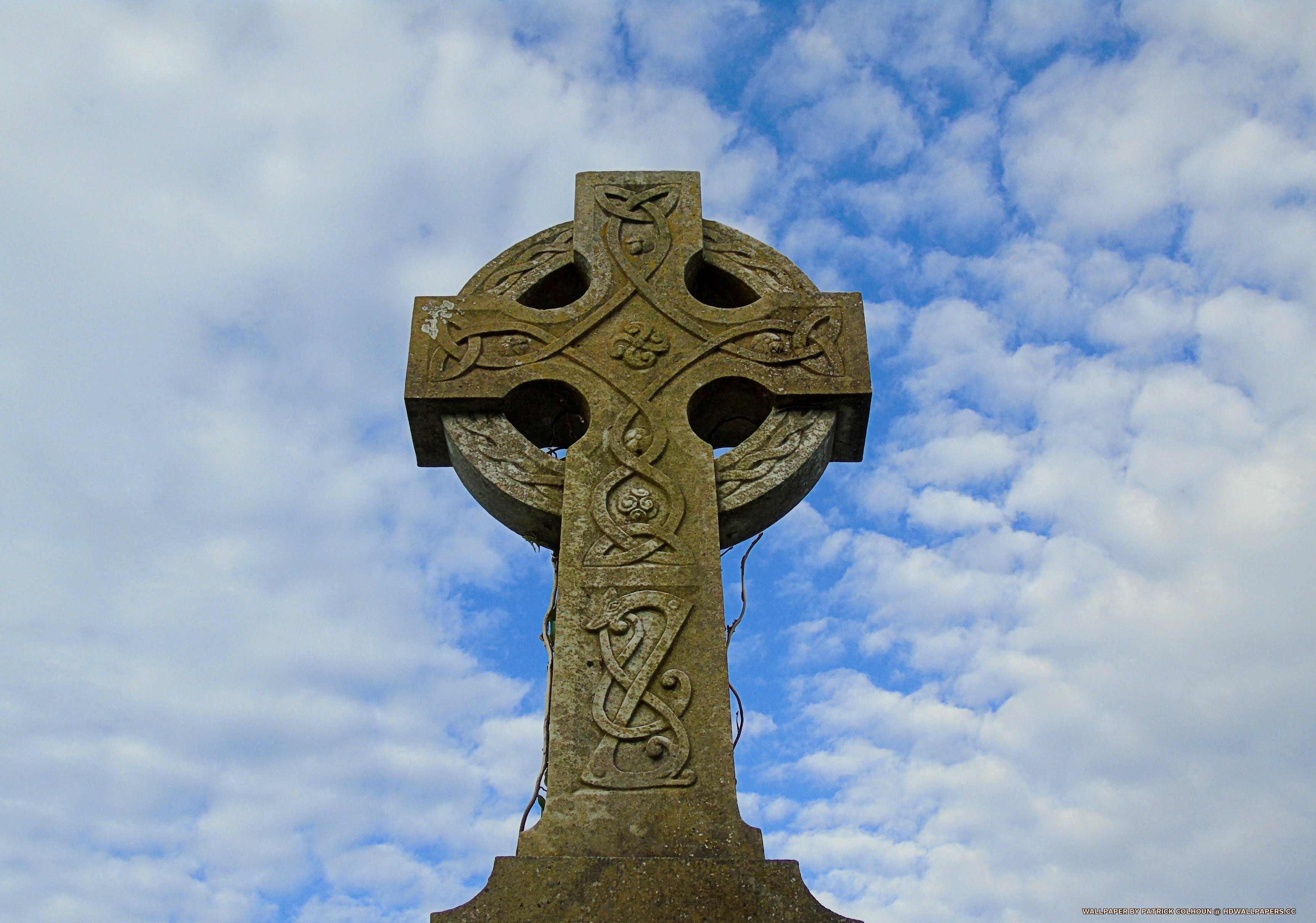 Celtic Cross 1440p Qhd Wallpaper - Cross , HD Wallpaper & Backgrounds