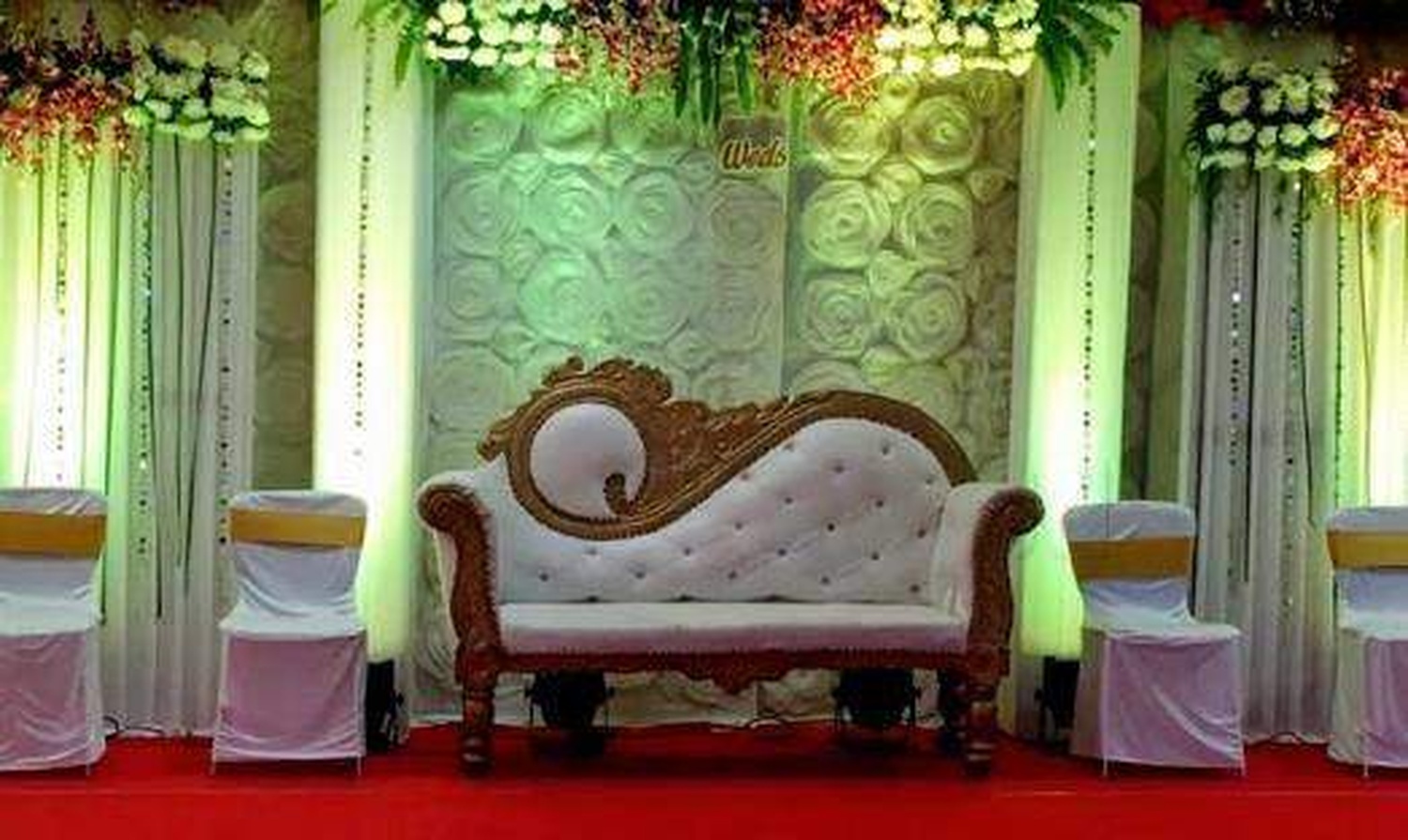 5 Hari Om Banquet & Kitchen - Studio Couch , HD Wallpaper & Backgrounds