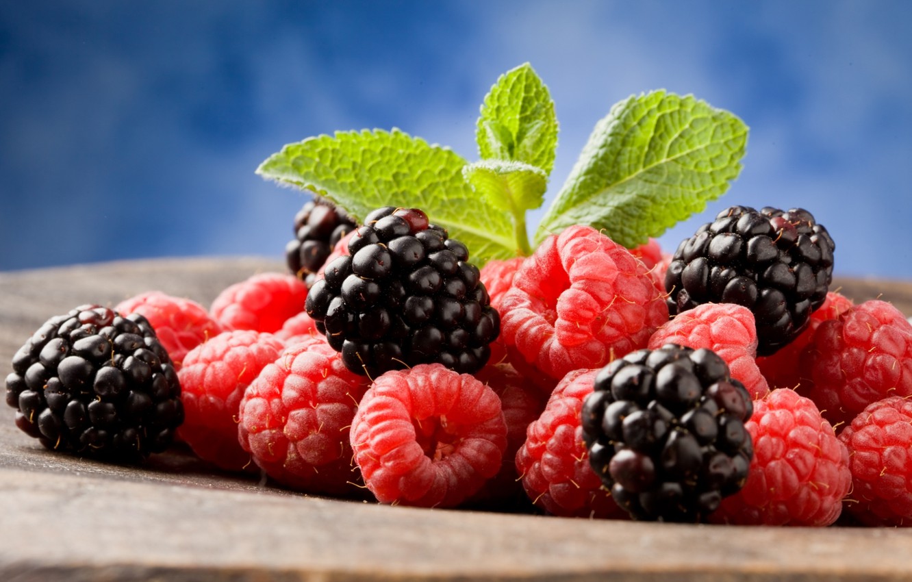 Photo Wallpaper Berries, Raspberry, Leaves, Blackberry, - Blackberries And Raspberries , HD Wallpaper & Backgrounds