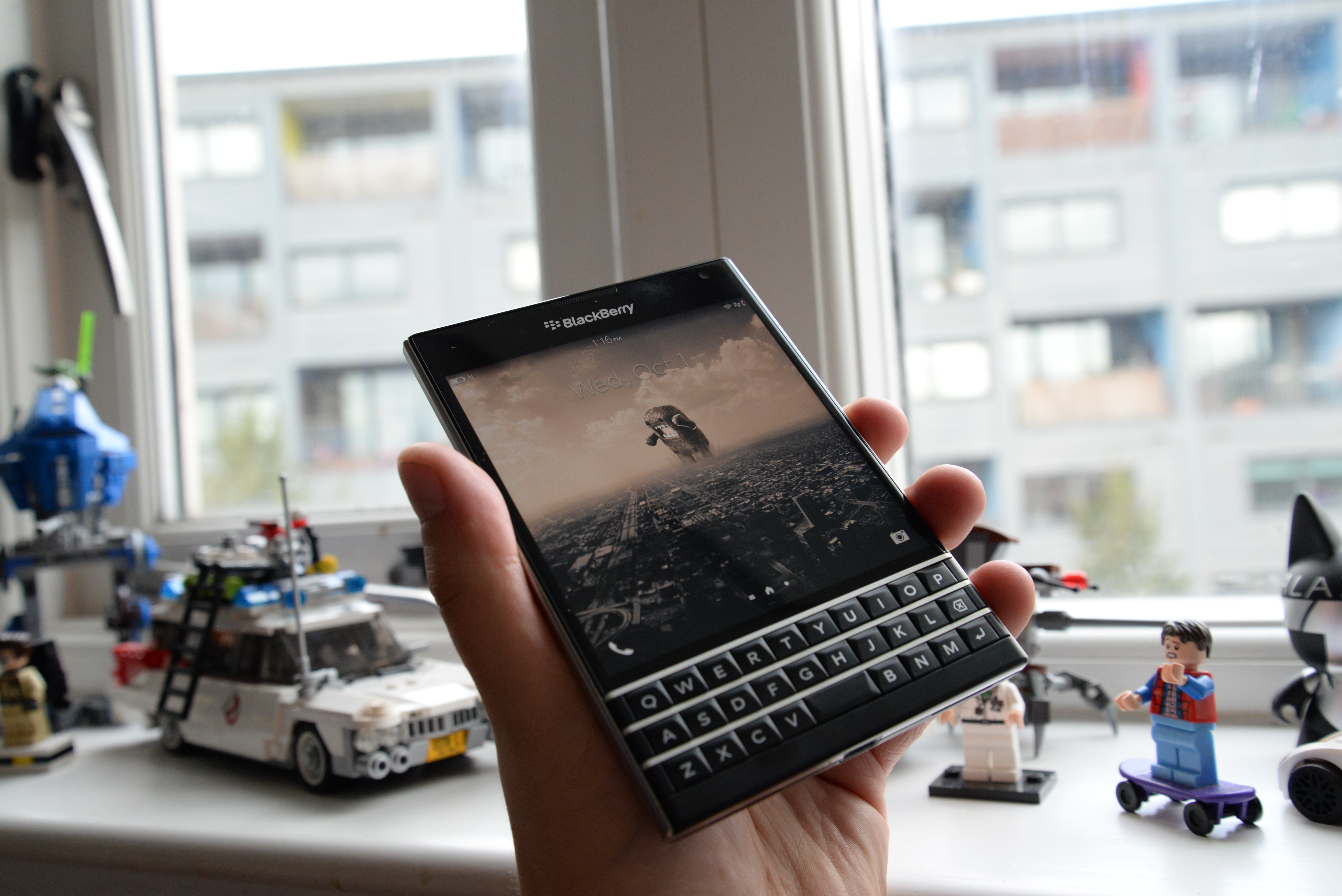 Free Wallpapers For Blackberry Passport - Blackberry Passport , HD Wallpaper & Backgrounds