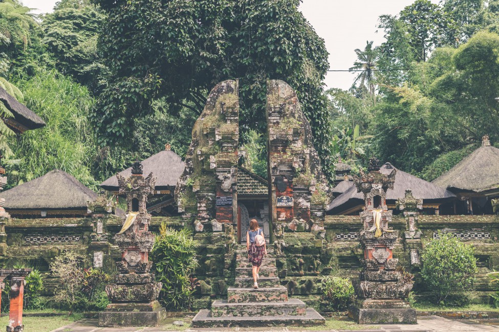 Woman Step Up On Stair Through Wooden House - Bali Island Tour , HD Wallpaper & Backgrounds