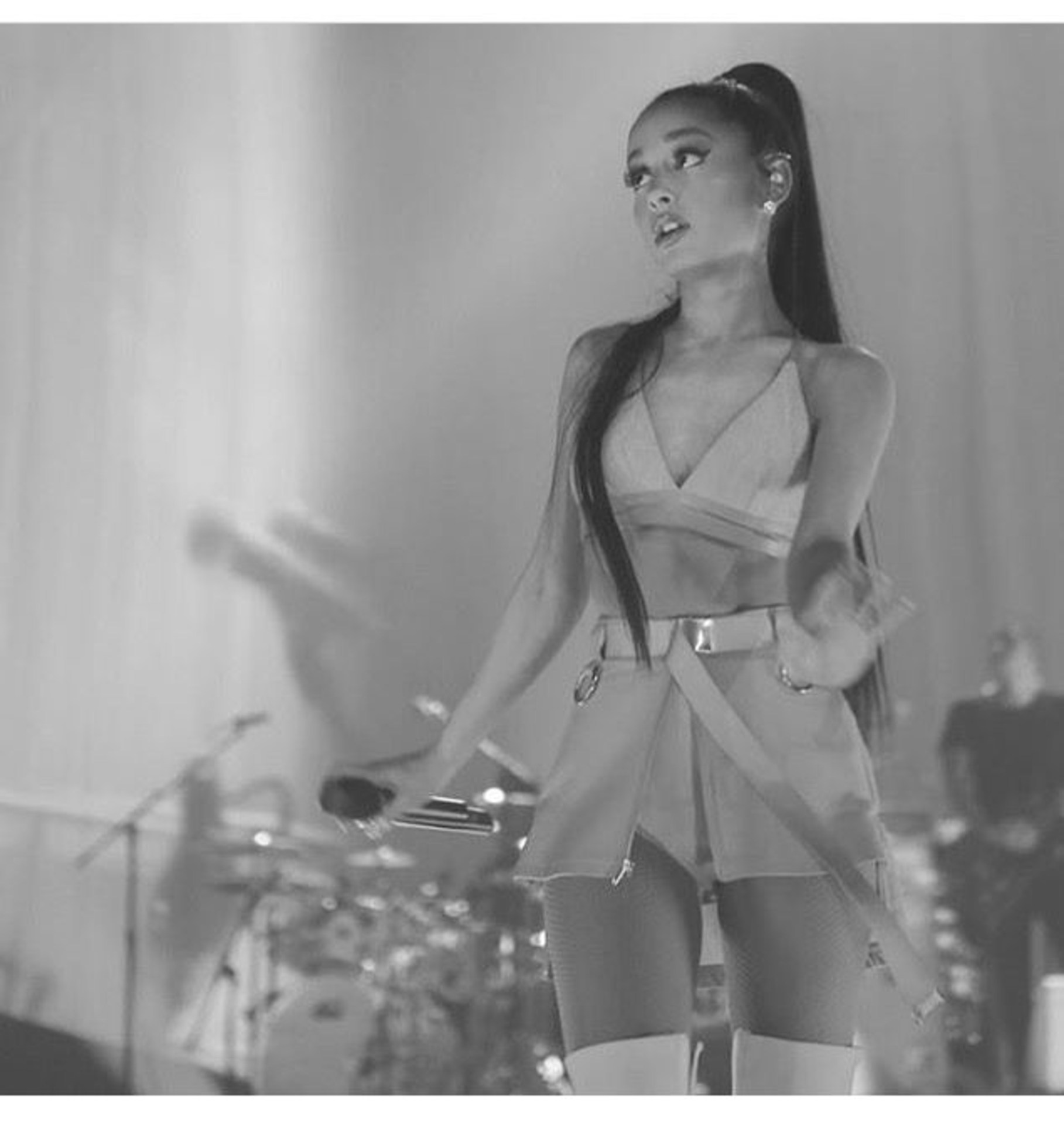 Android Mobiles Full Hd Resolutions 1080 X - Ariana Grande Dwt Outfit , HD Wallpaper & Backgrounds