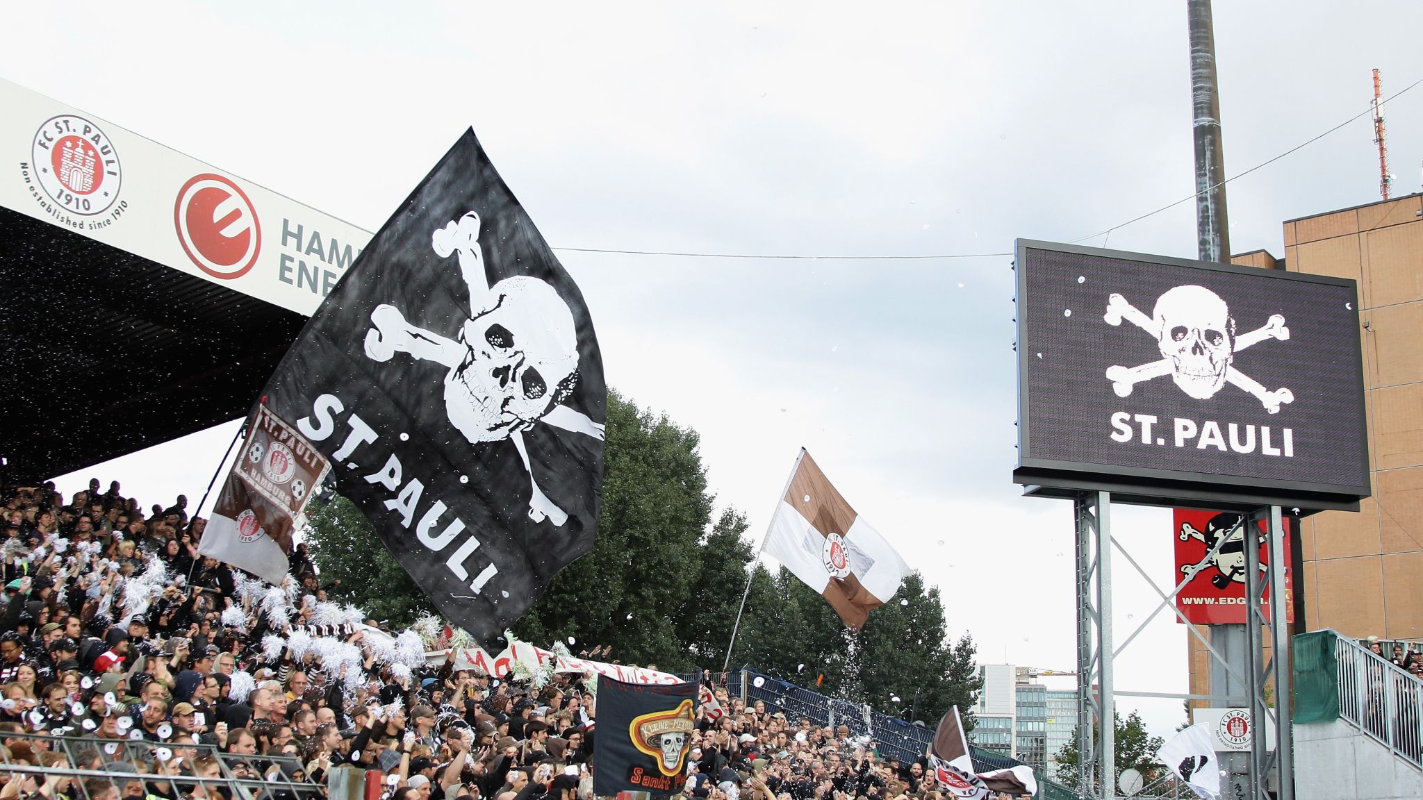 Pirates & Politics - Fc St. Pauli , HD Wallpaper & Backgrounds