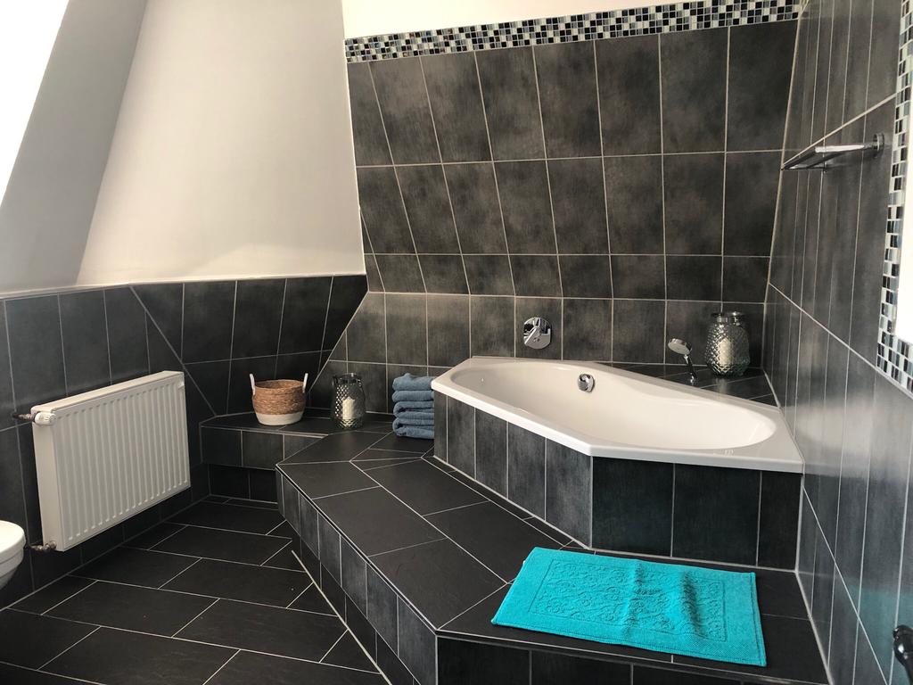 A Bathroom At Königspalais Auf St - Bathroom , HD Wallpaper & Backgrounds