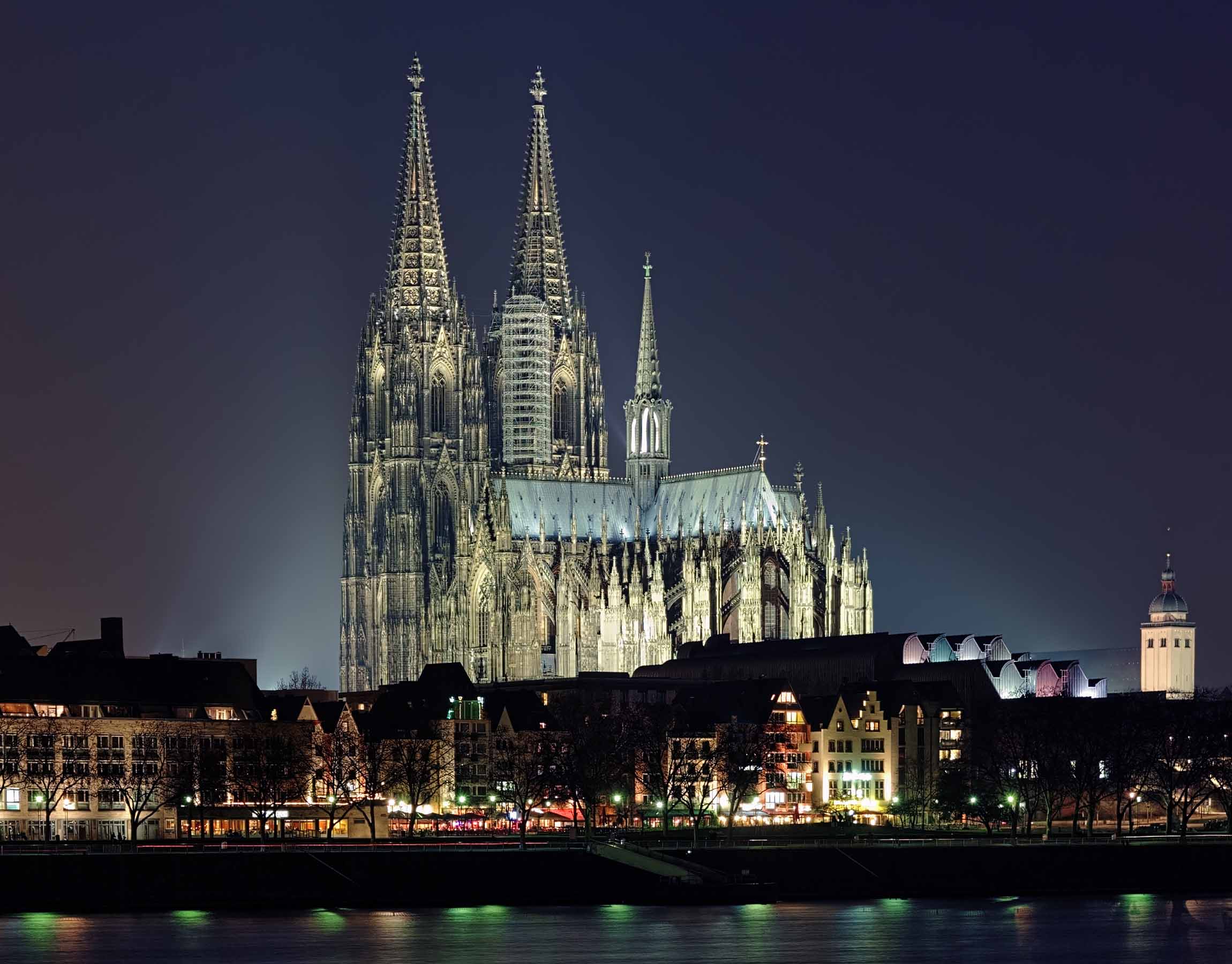 Cologne Cathedral Hd Wallpaper - Size Comparison Of Cathedrals , HD Wallpaper & Backgrounds