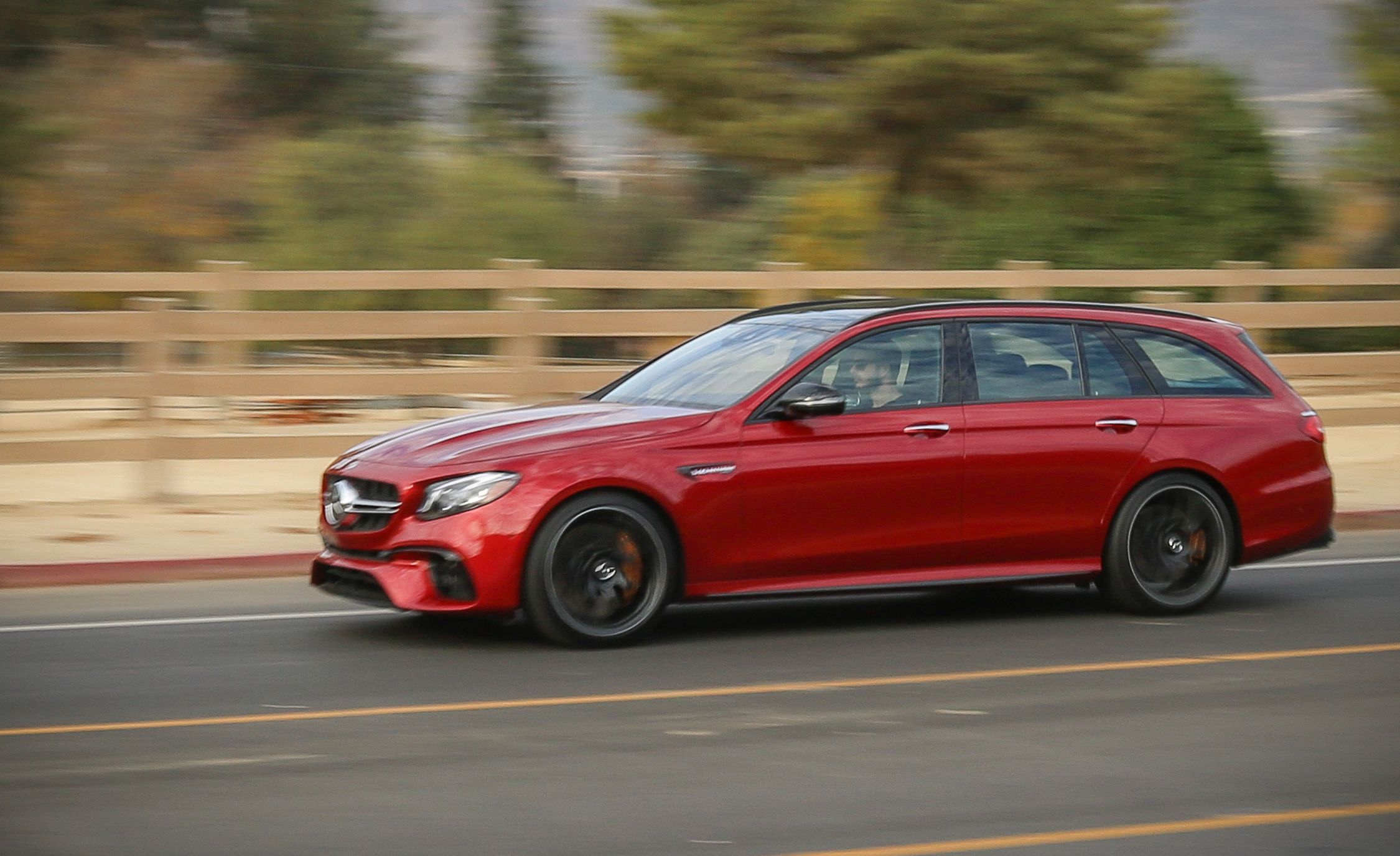 View In Gallery 2018 Mercedes-amg E63 S Wagon Side - 2018 E63 Wagon Red , HD Wallpaper & Backgrounds