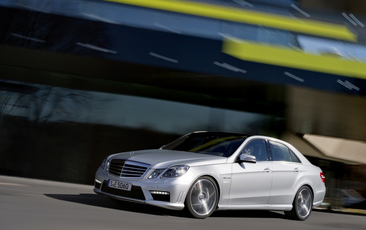 Mercedes Benz E63 Amg Side Wallpapers - 2011 E 63 Amg , HD Wallpaper & Backgrounds