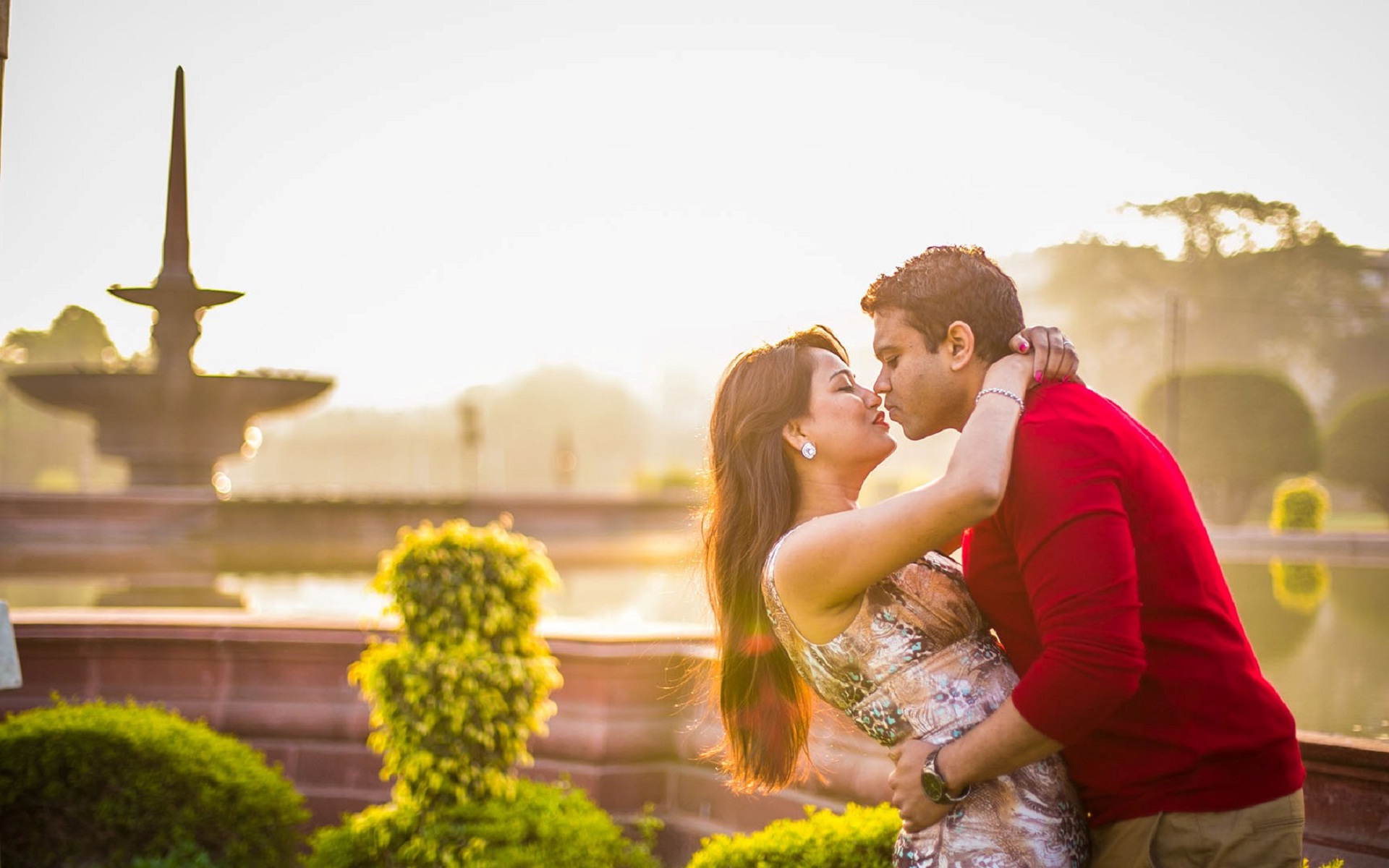 Romantic And Kiss Of Young Indian Couple Love Wallpapers - Pre Wedding Photography In India , HD Wallpaper & Backgrounds