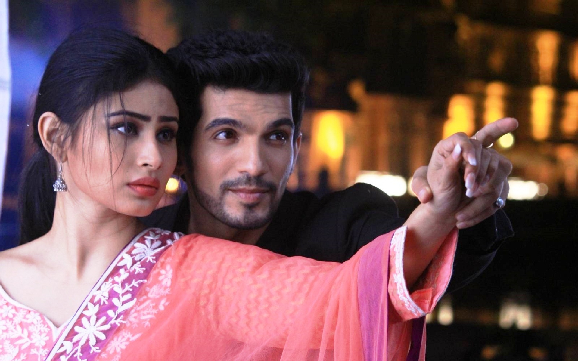 Beautiful And Sweetest Indian Couple Love - Naagin Arjun Bijlani Mouni Roy , HD Wallpaper & Backgrounds