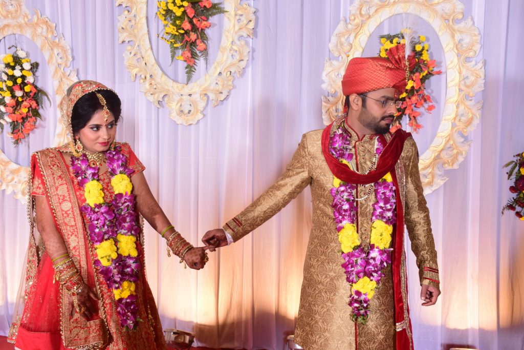 Wedding Poses For Indian Couples Couple Pose For Wedding