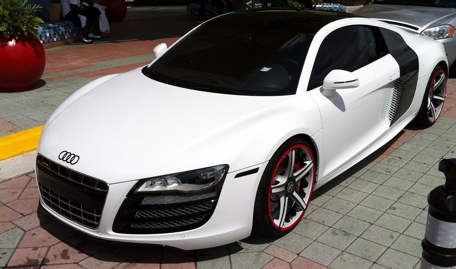 Audi R8 Red And Black Wallpaper Image Gallery - White Audi R8 Red Interior , HD Wallpaper & Backgrounds