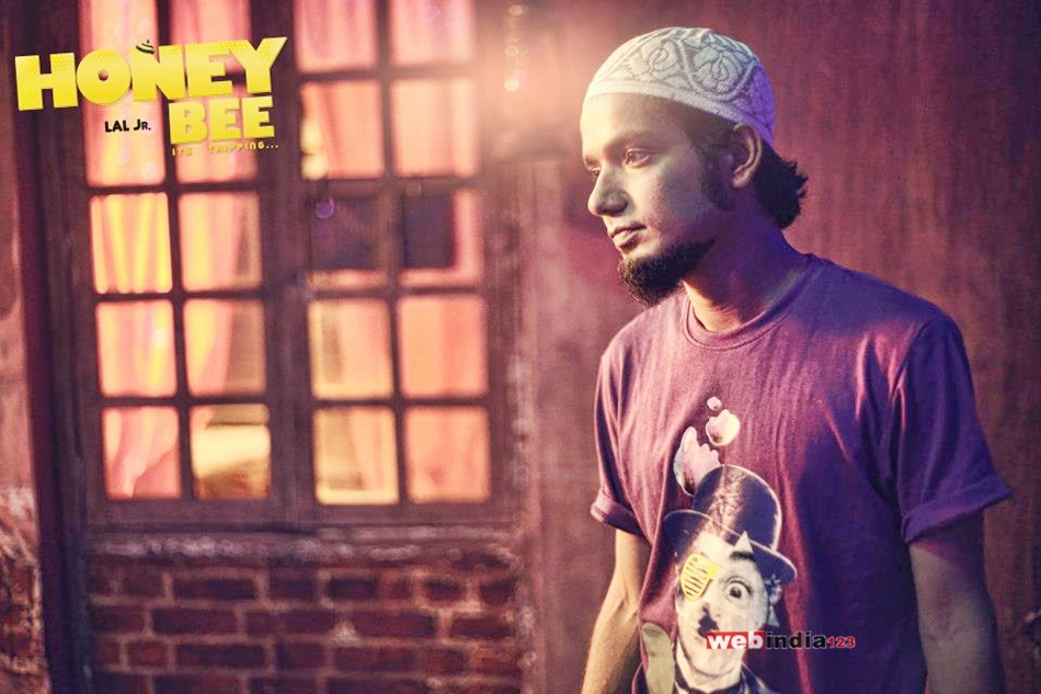 Bicycle Thieves Video Songs Free - Honey Bee Sreenath Bhasi , HD Wallpaper & Backgrounds