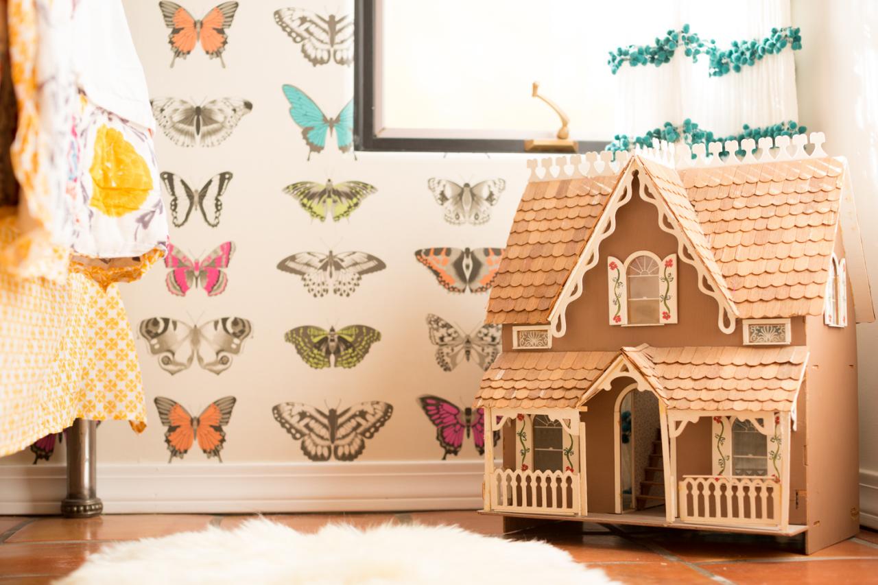 Girls Bedroom With Butterfly Wallpaper - House , HD Wallpaper & Backgrounds