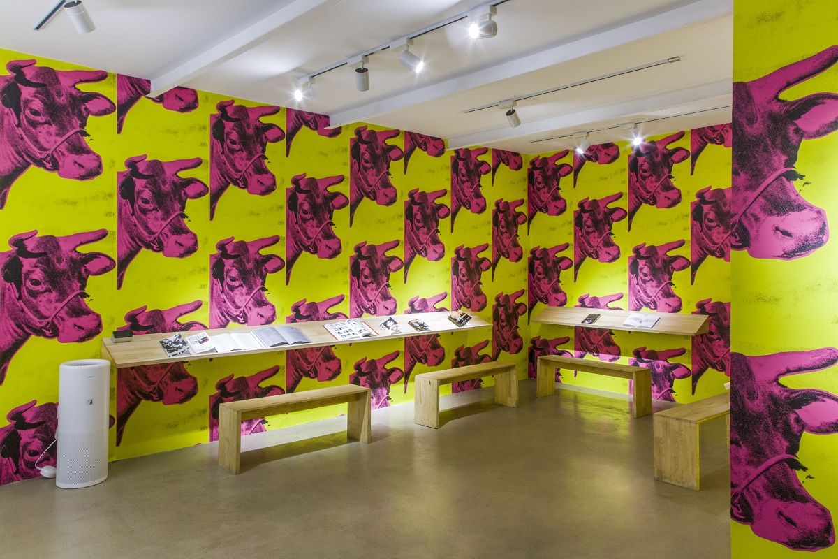 Installation View Of Andy Warhol, Cow Wallpaper [pink - Interior Design , HD Wallpaper & Backgrounds