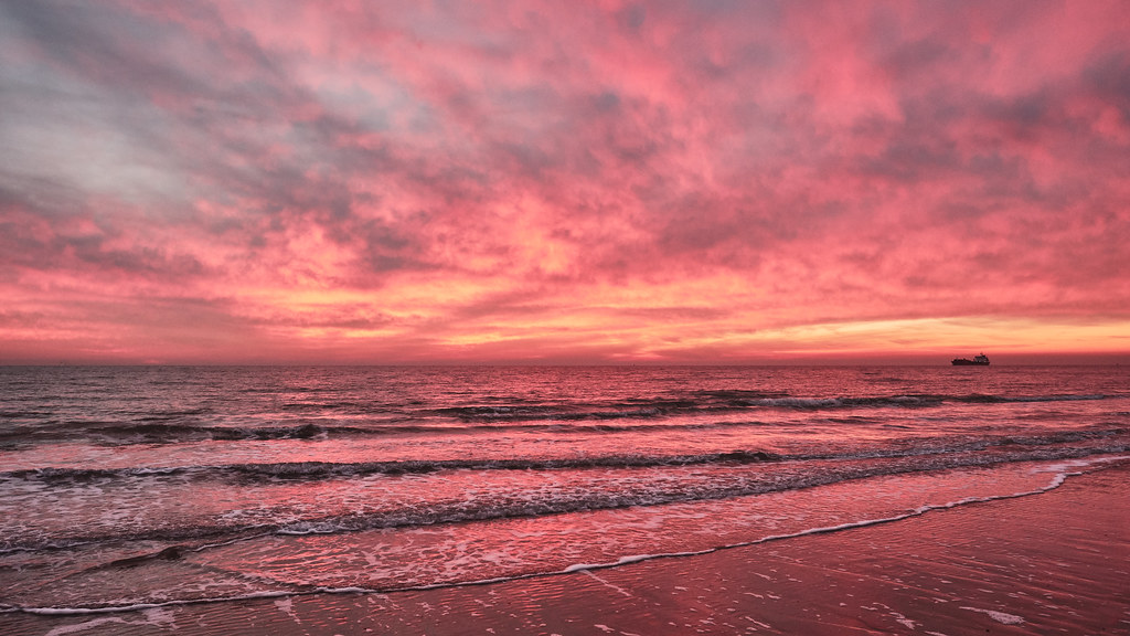 Crazy Pink Sunset By Pascallacsap - Sunset , HD Wallpaper & Backgrounds
