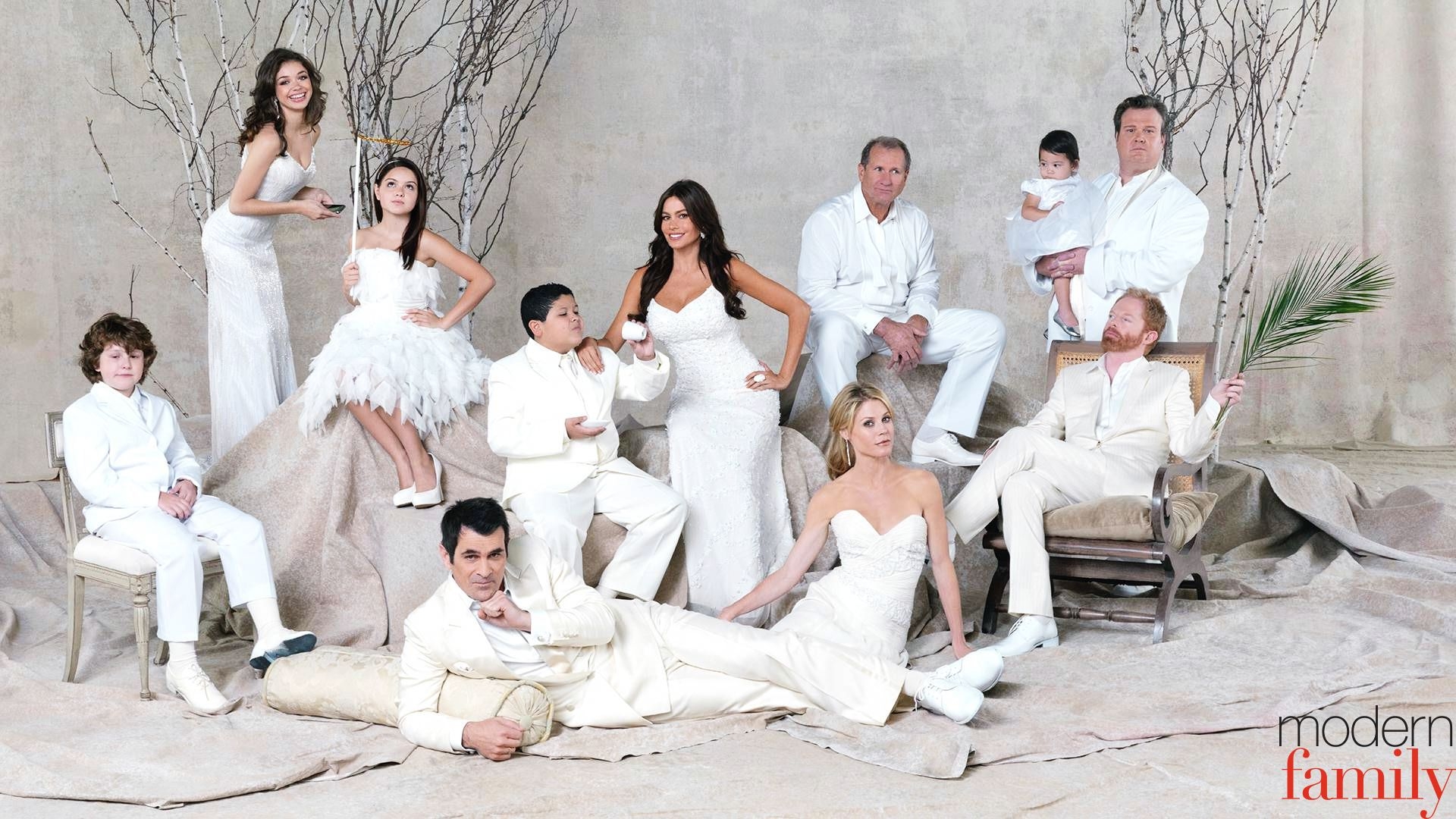 Television, Wallpaper, Wallpapers, Modern Family - Modern Family White , HD Wallpaper & Backgrounds